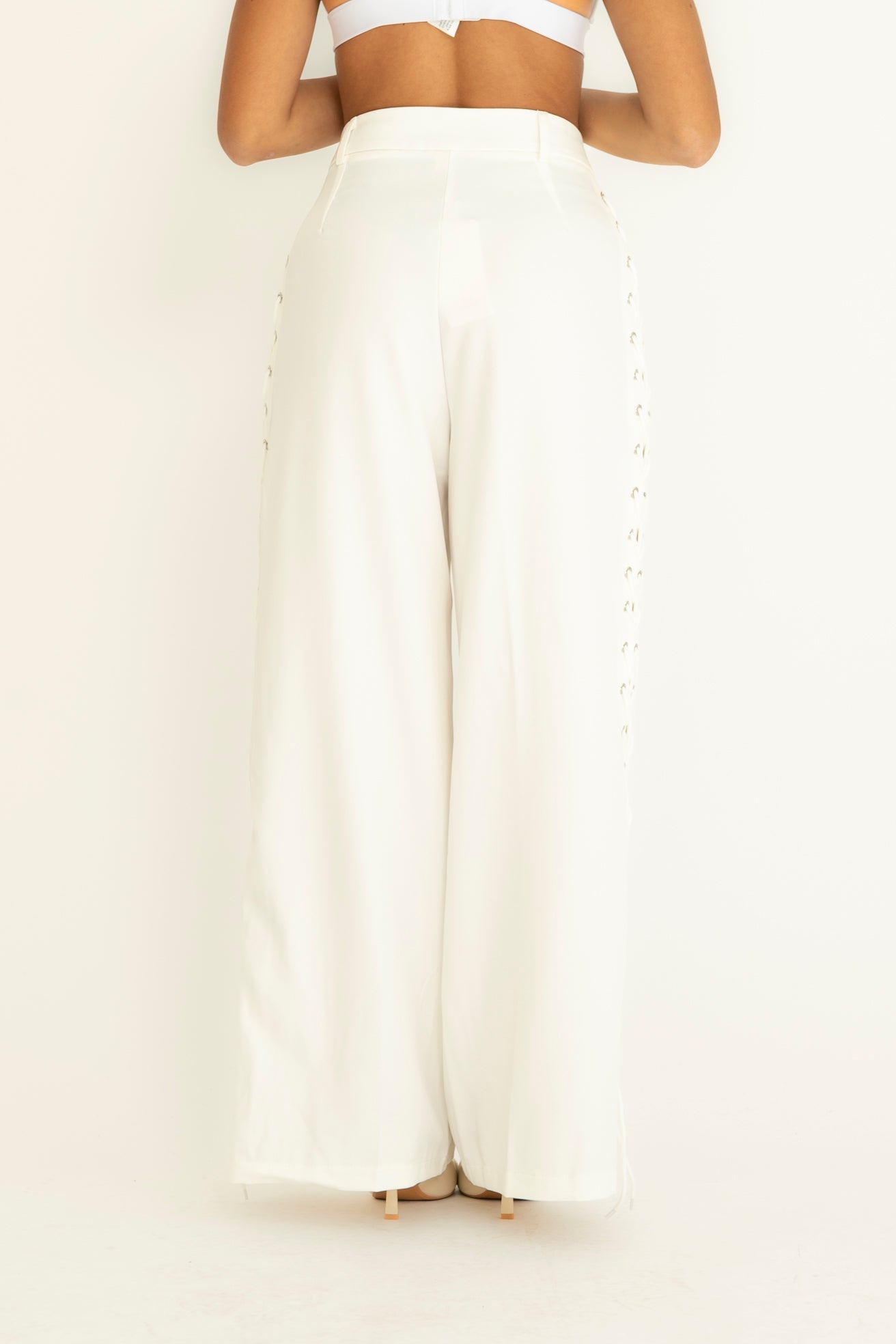 Pantalone con stringhe