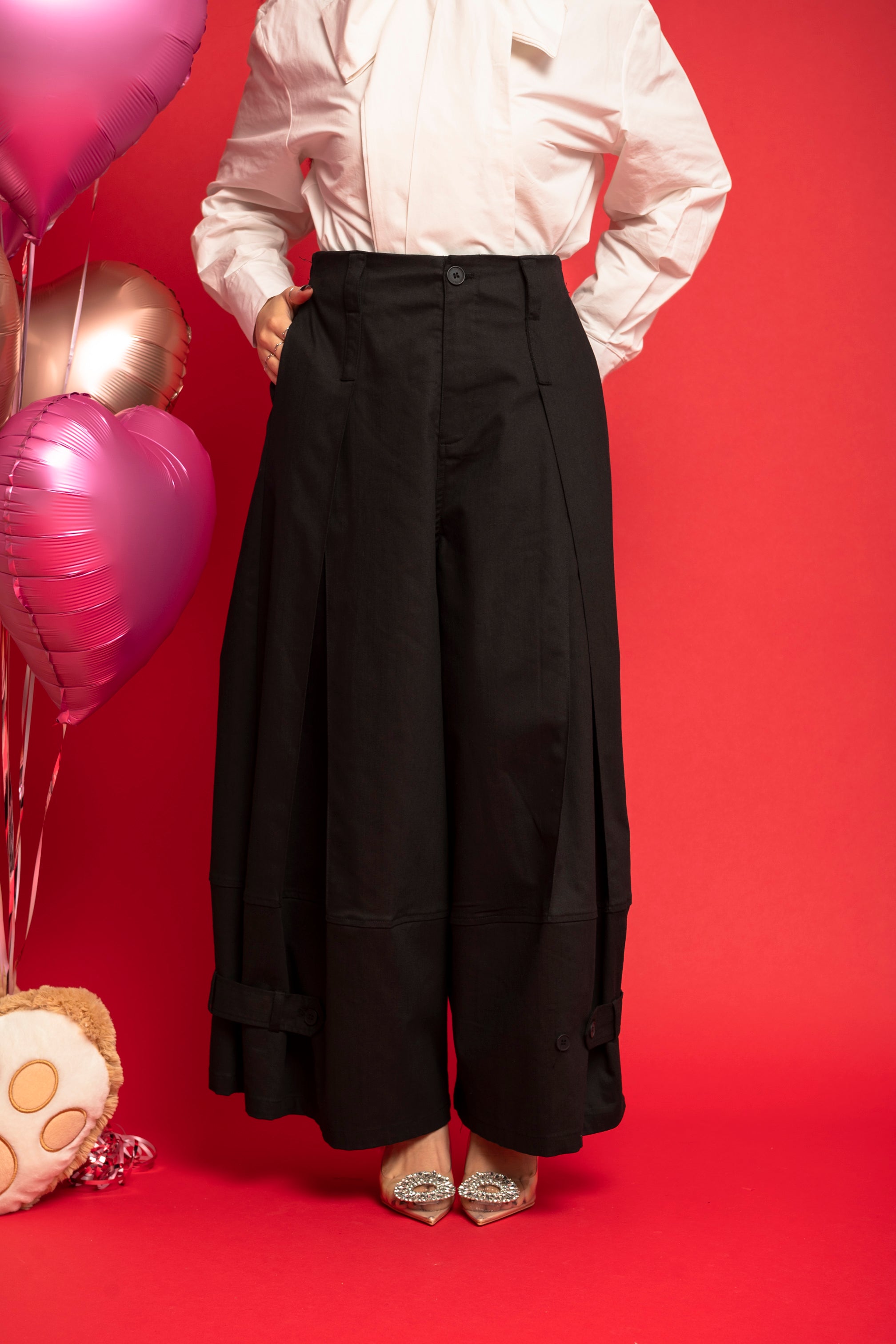 Pantalone morbido con fibbia alla caviglia