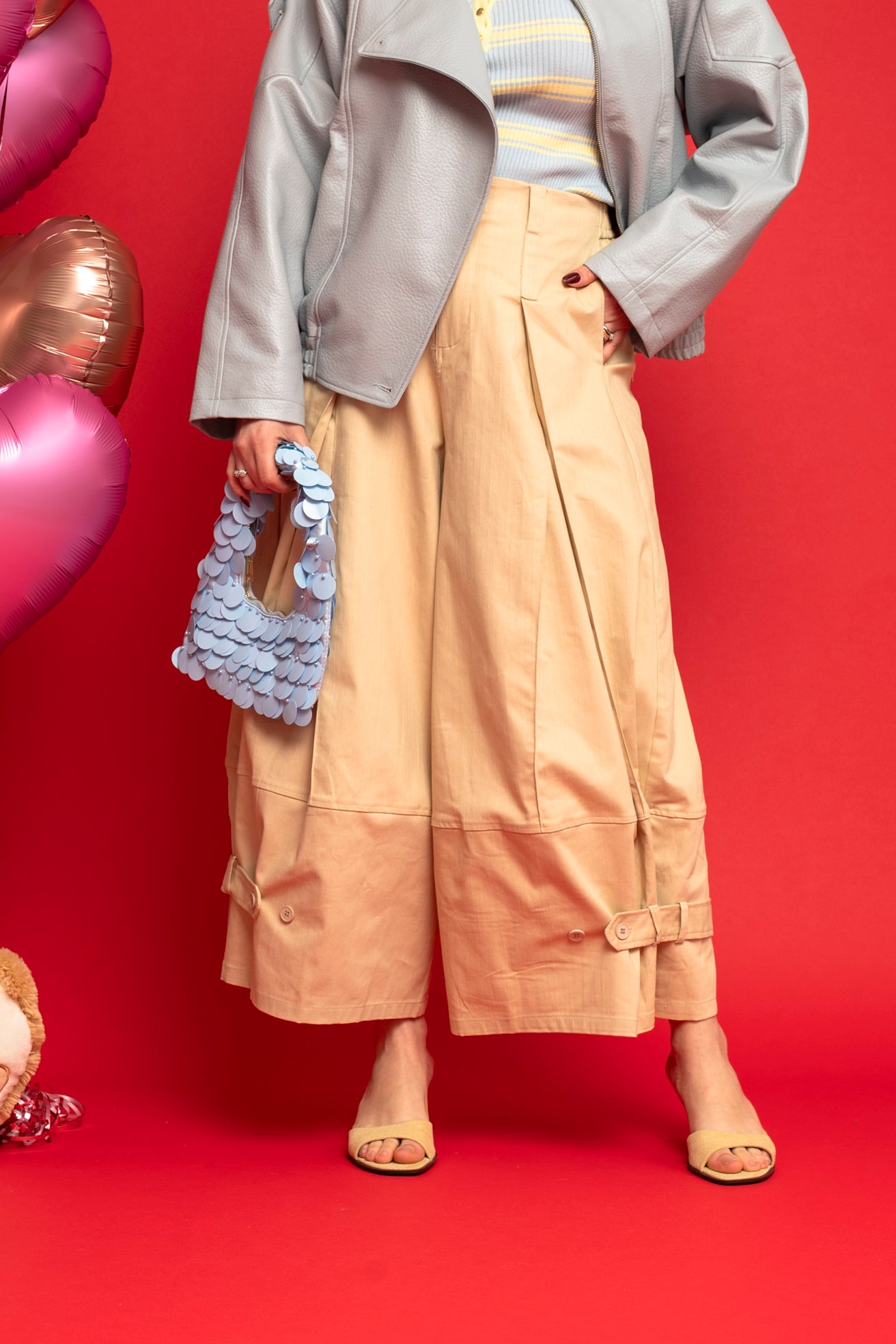 Pantalone morbido con fibbia alla caviglia