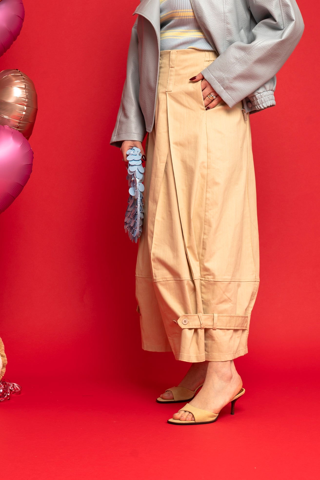 Pantalone morbido con fibbia alla caviglia