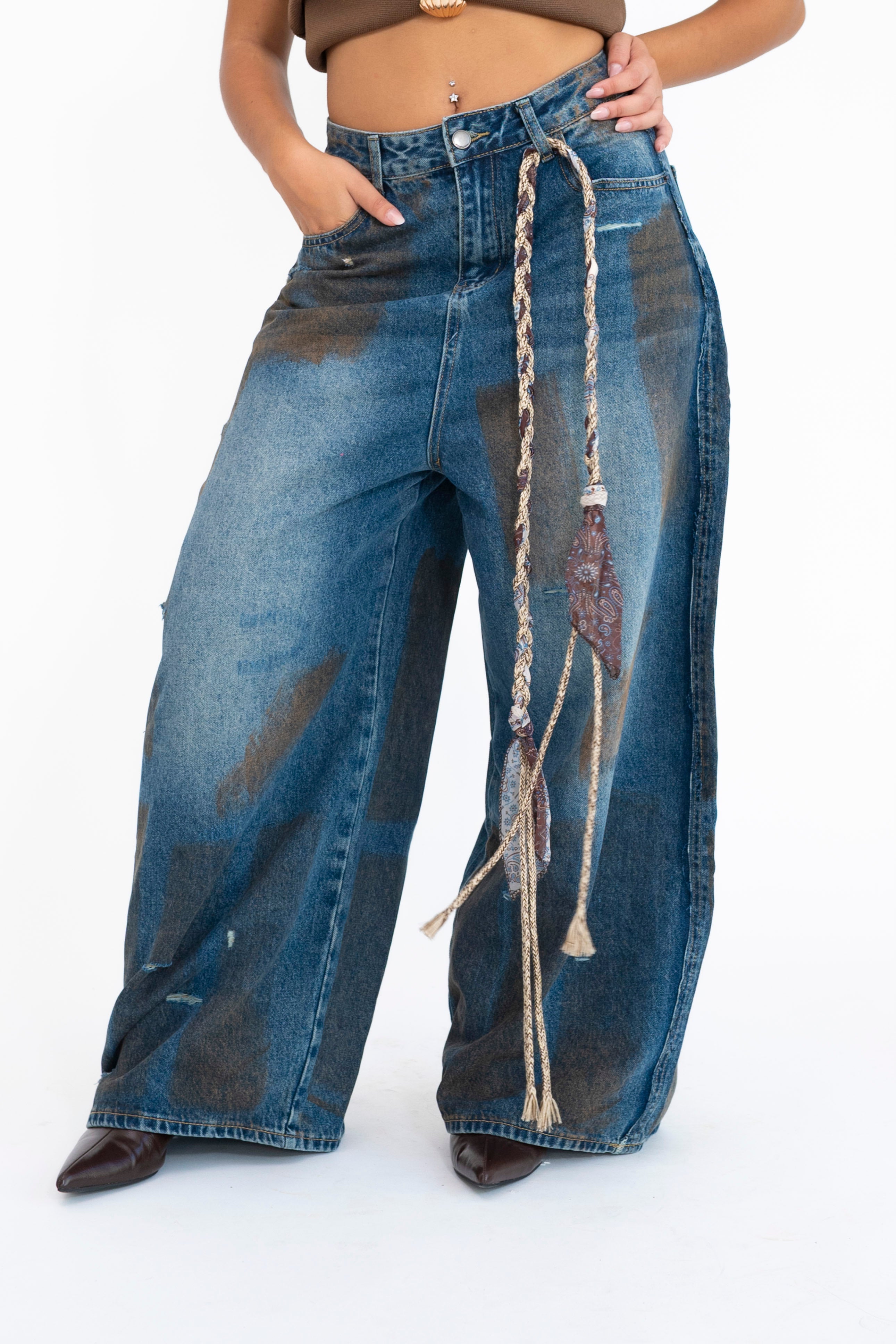 Jeans ballon sabbiato con corda