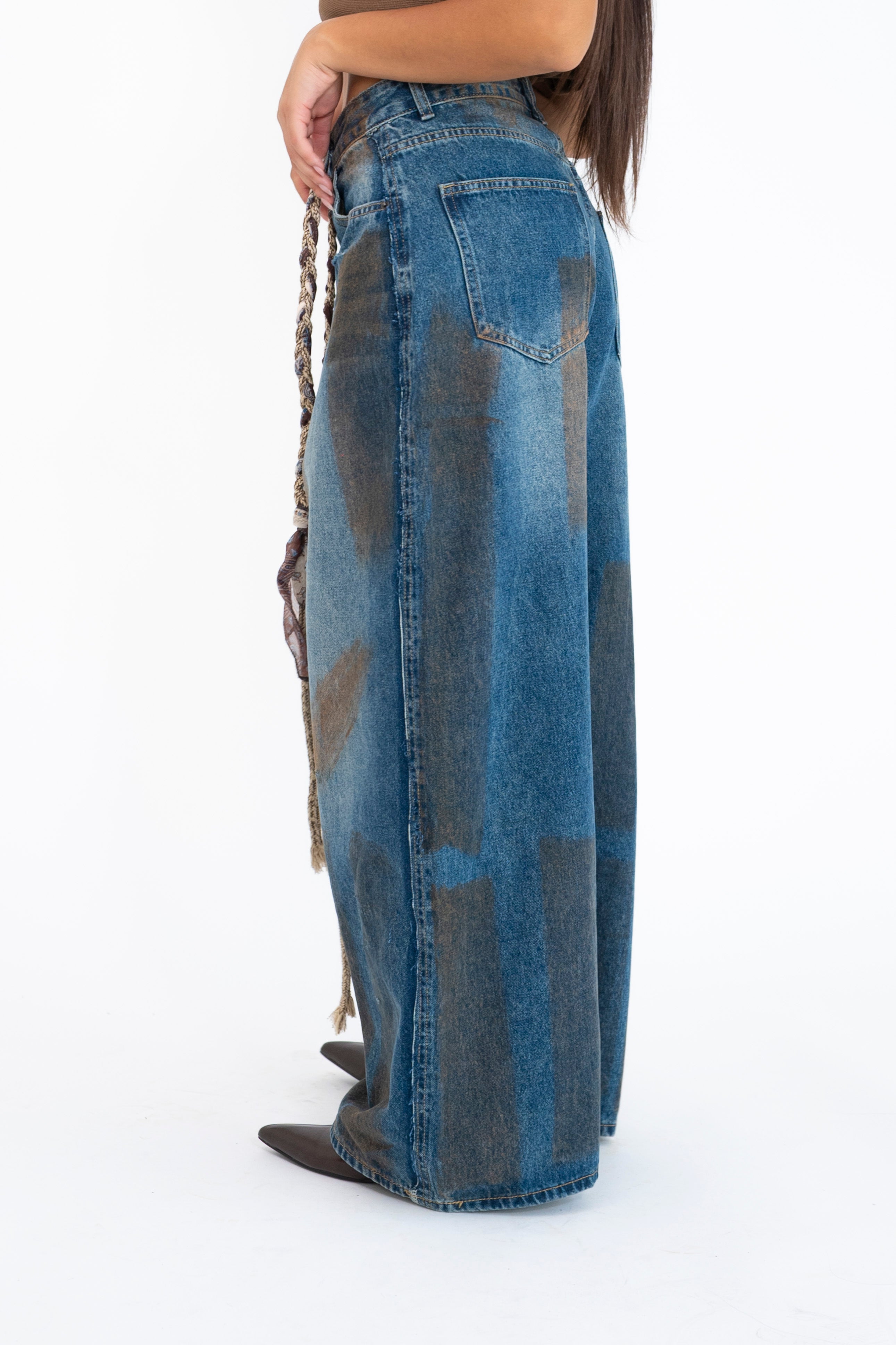 Jeans ballon sabbiato con corda