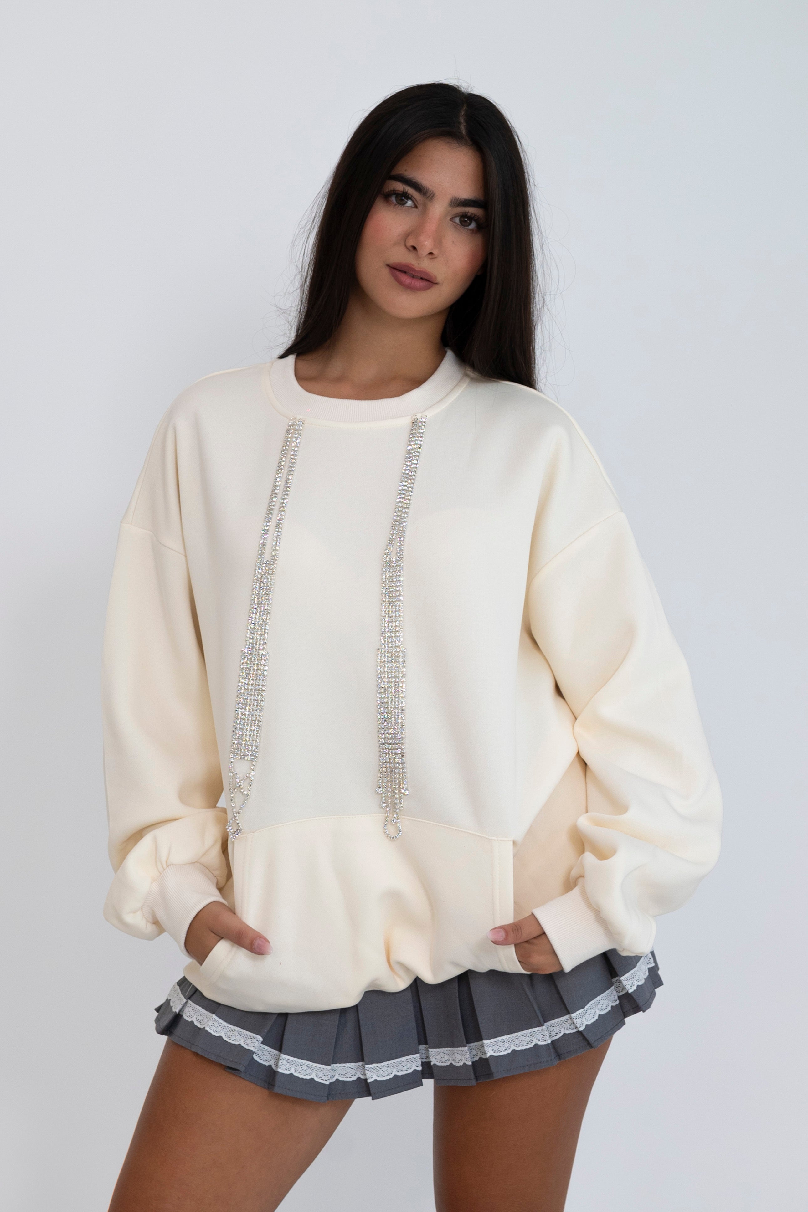 Felpa con laccio strass