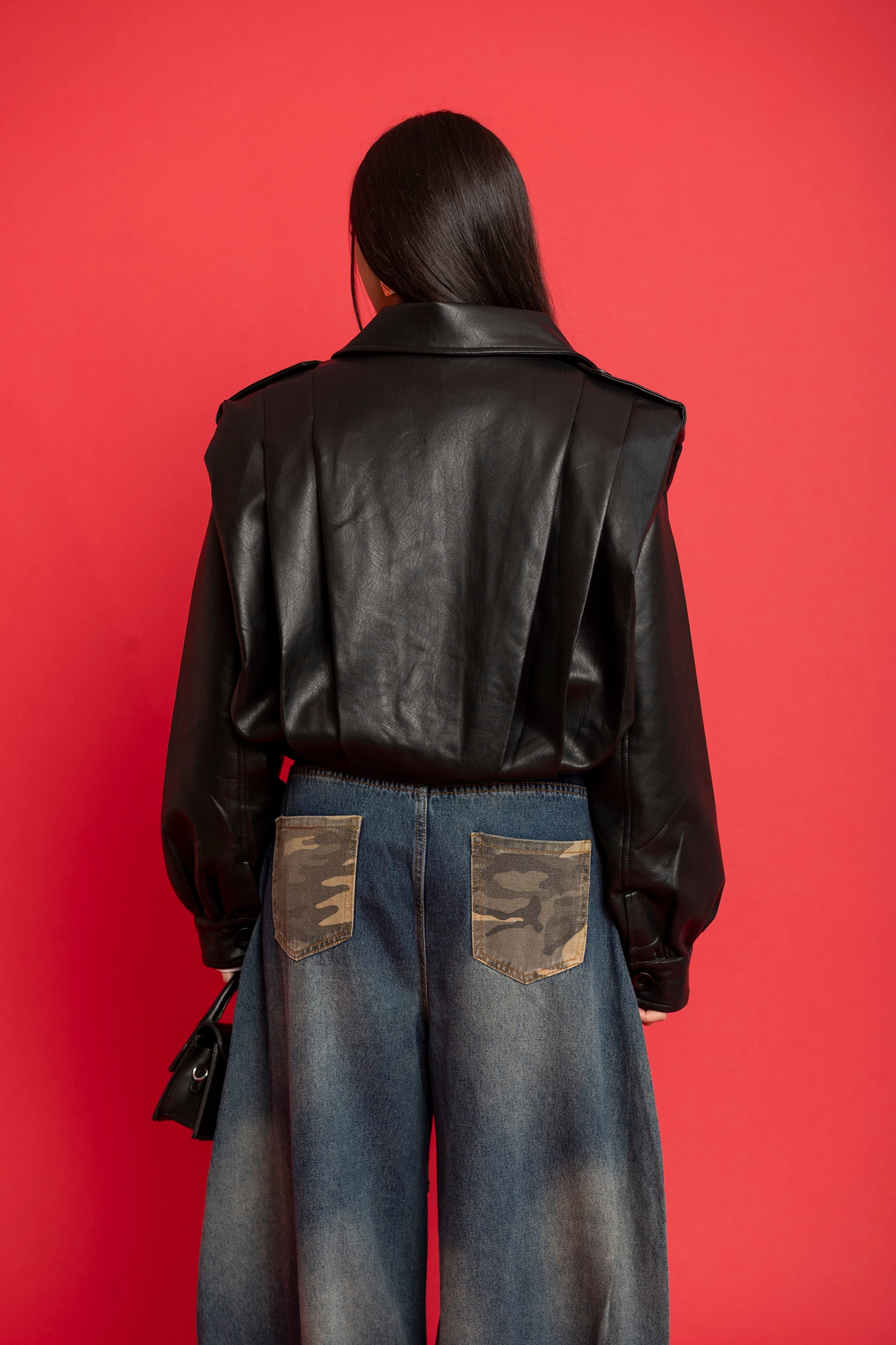 Bomber crop arricciato in ecopelle