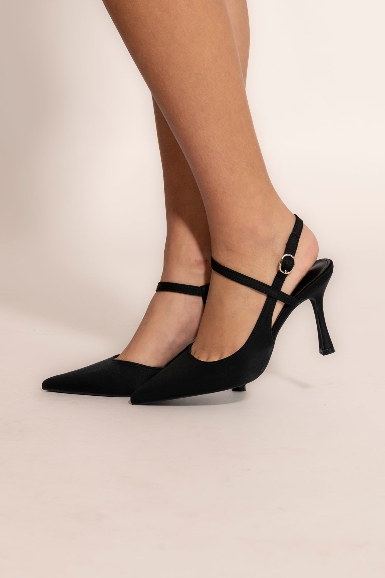 Décolleté con chiusura intrecciata