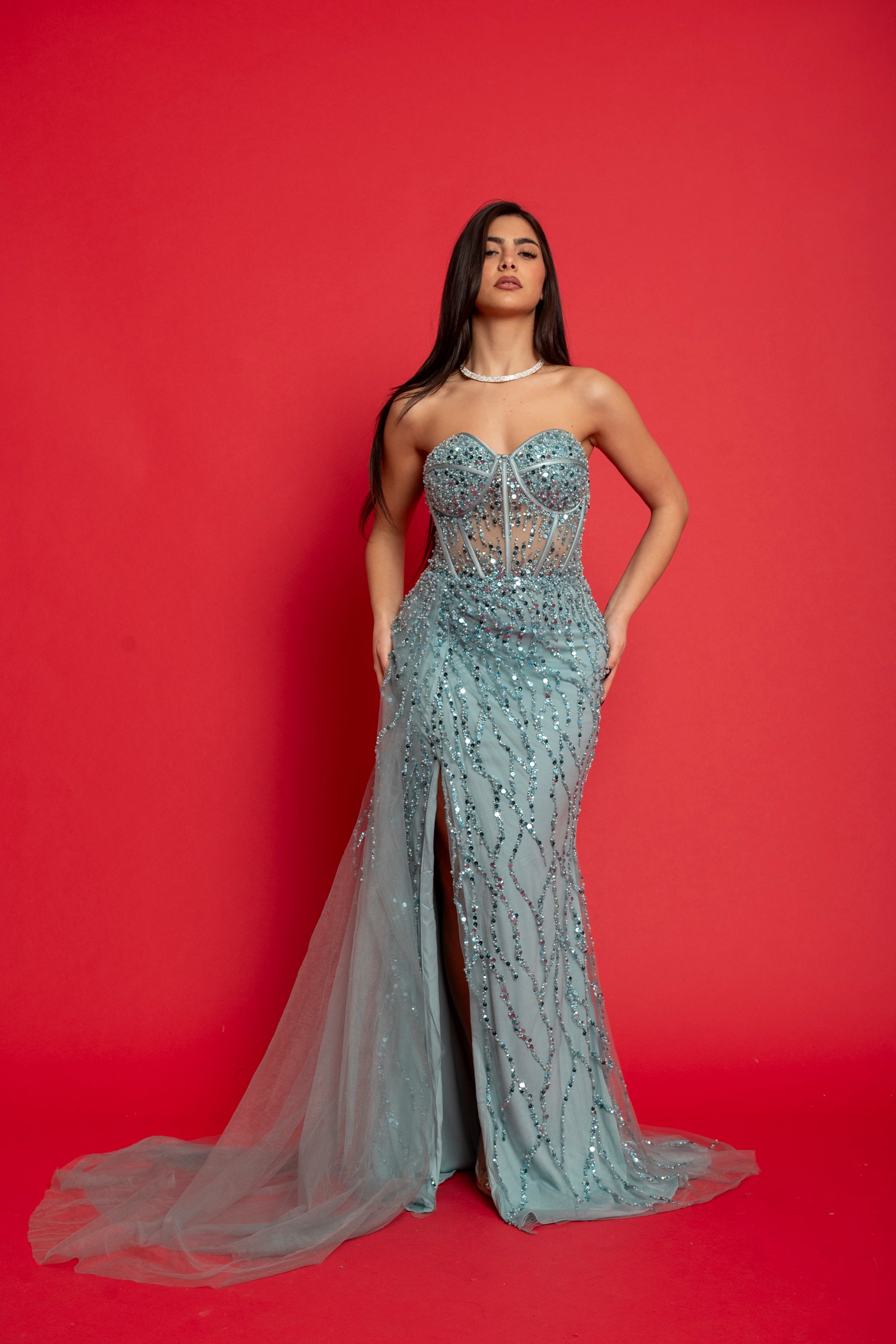 Abito cerimonia con perline e paillettes