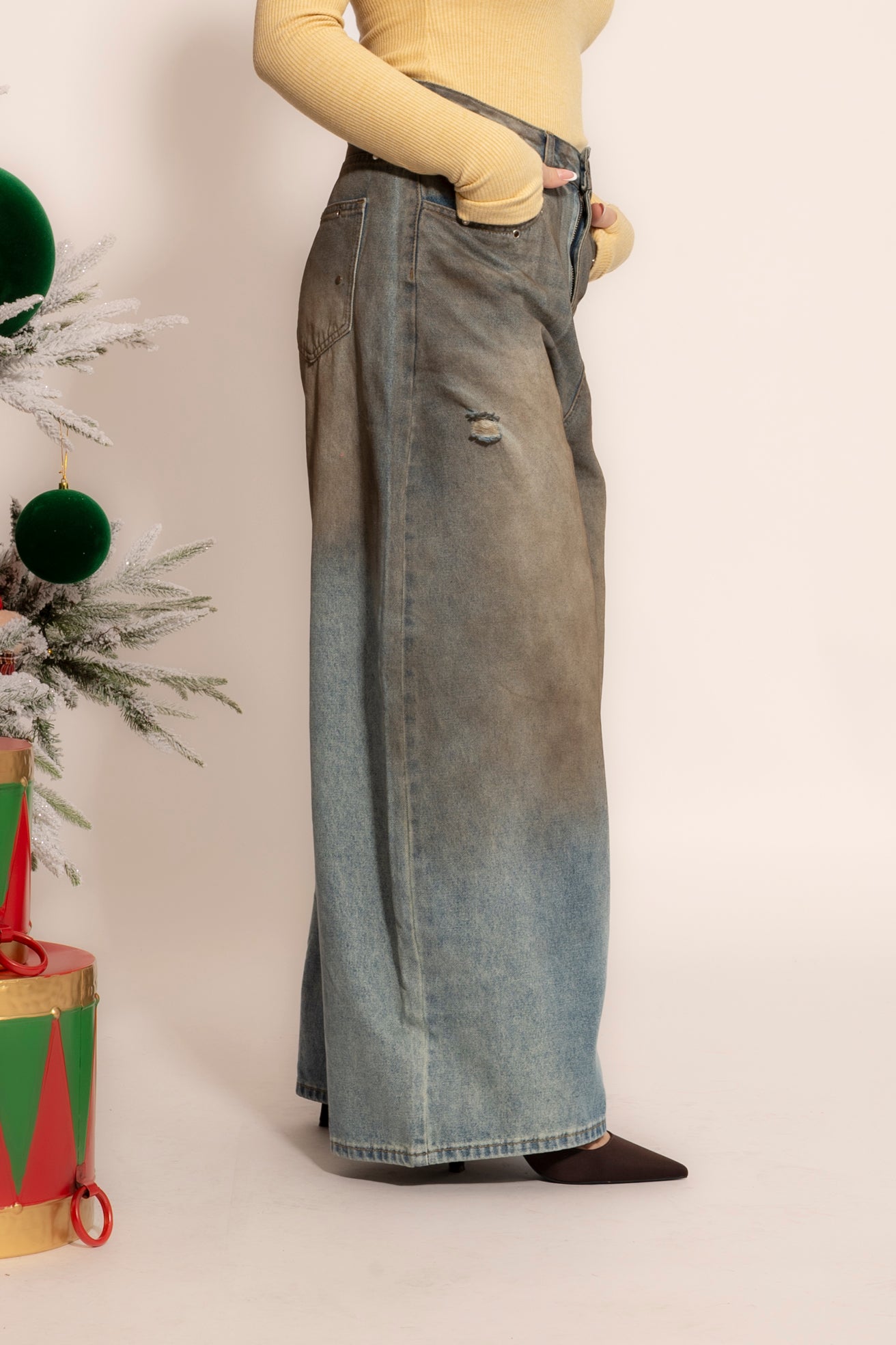 Jeans con sfumature e borchie