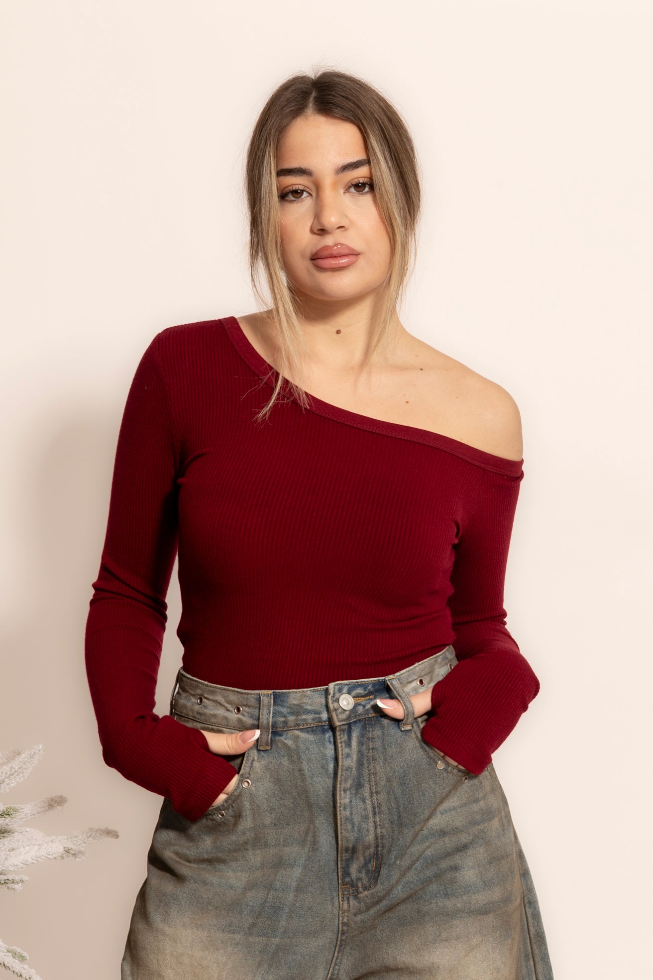 Maglia costine spalla scoperta