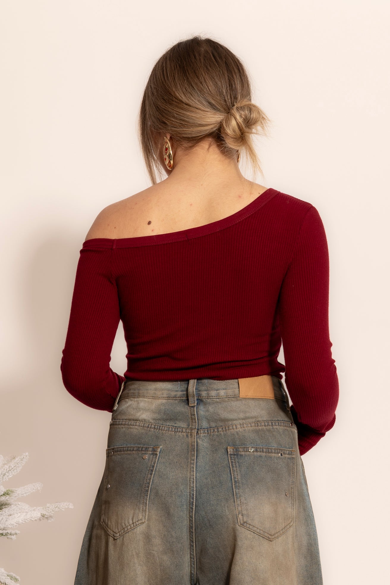 Maglia costine spalla scoperta