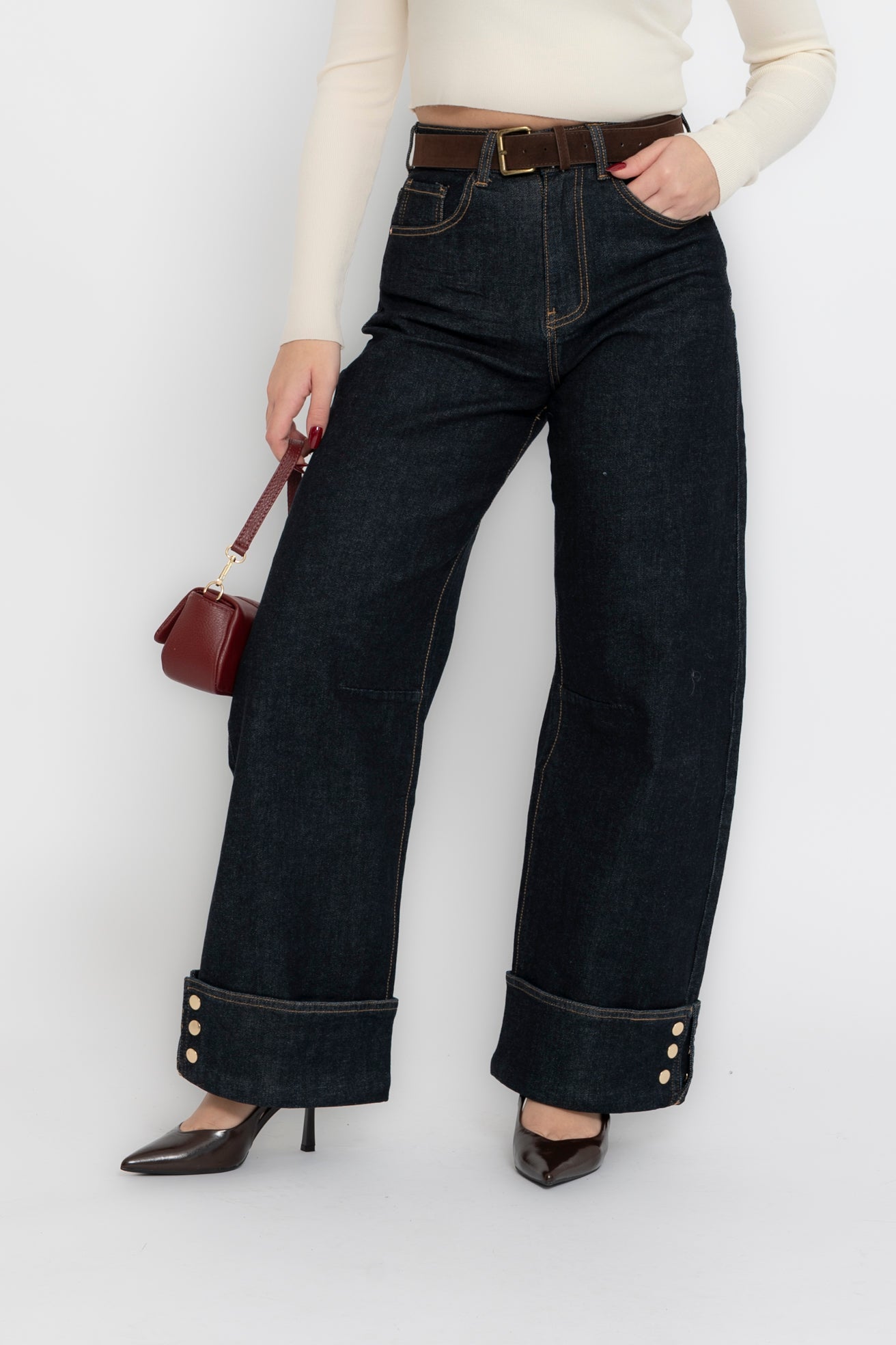 Jeans scuro con piegone