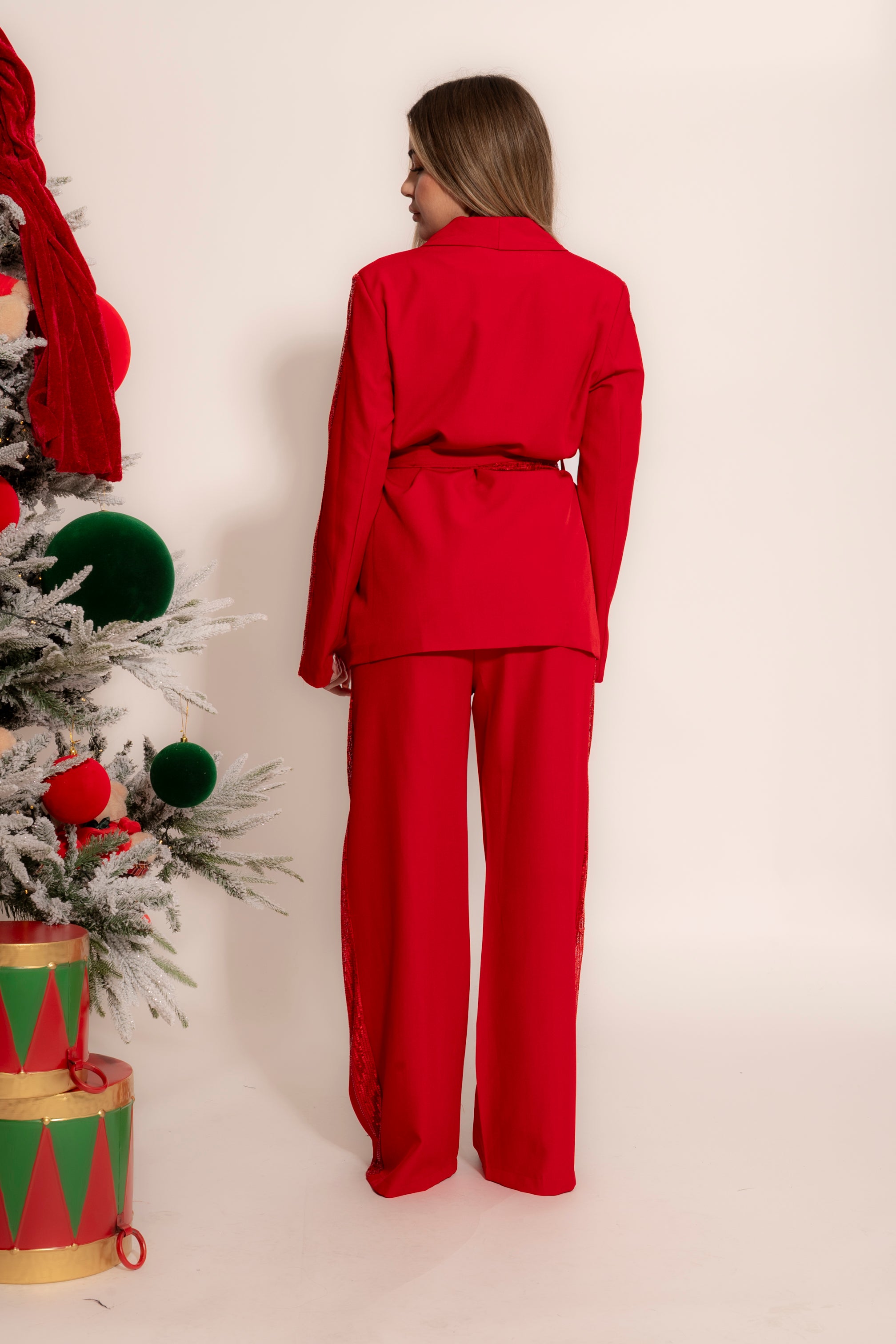 Tailleur con paillettes laterale e cintura