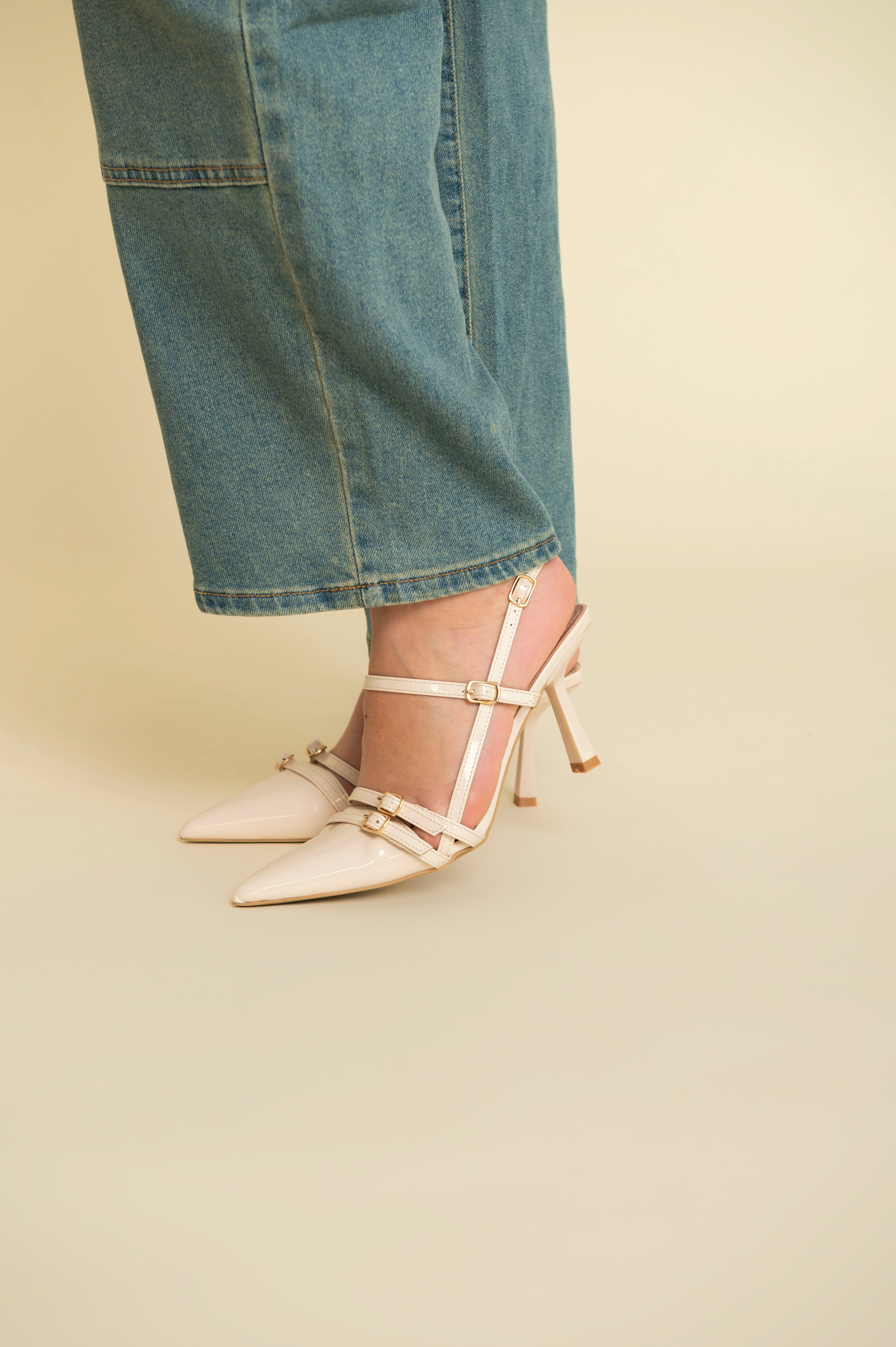 Décolleté con fibbie