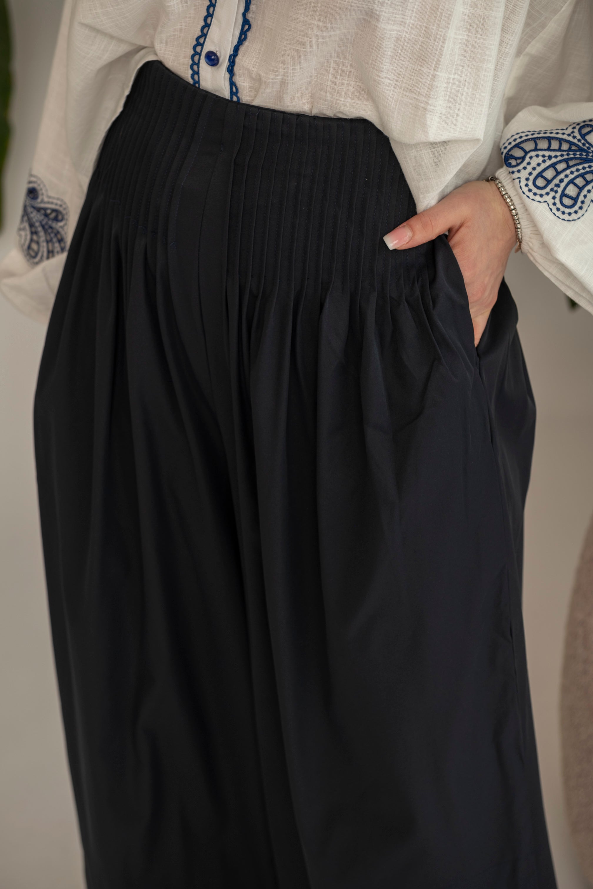 Pantalone con arricciatura