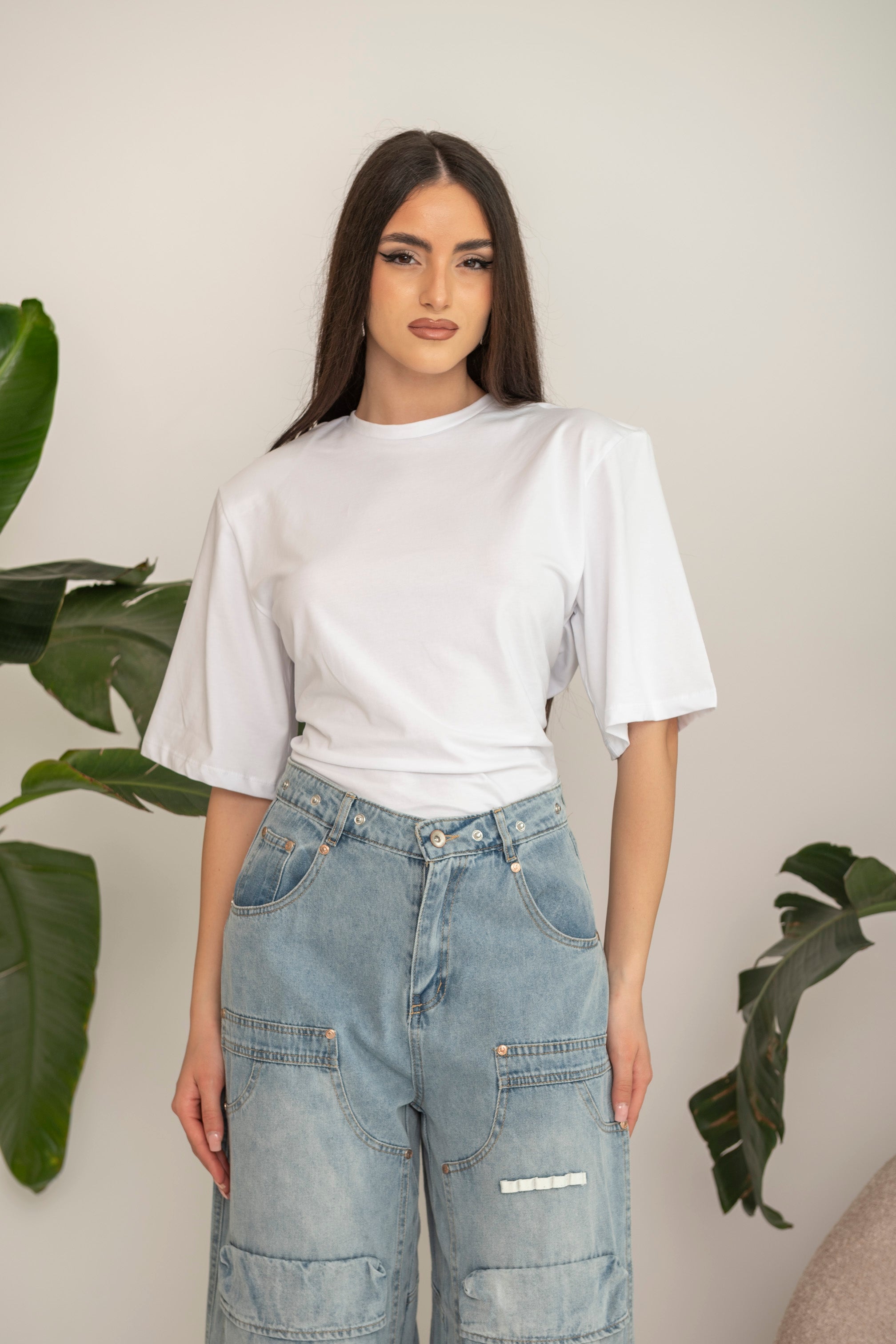 T-shirt con spalline e stringhe sul retro