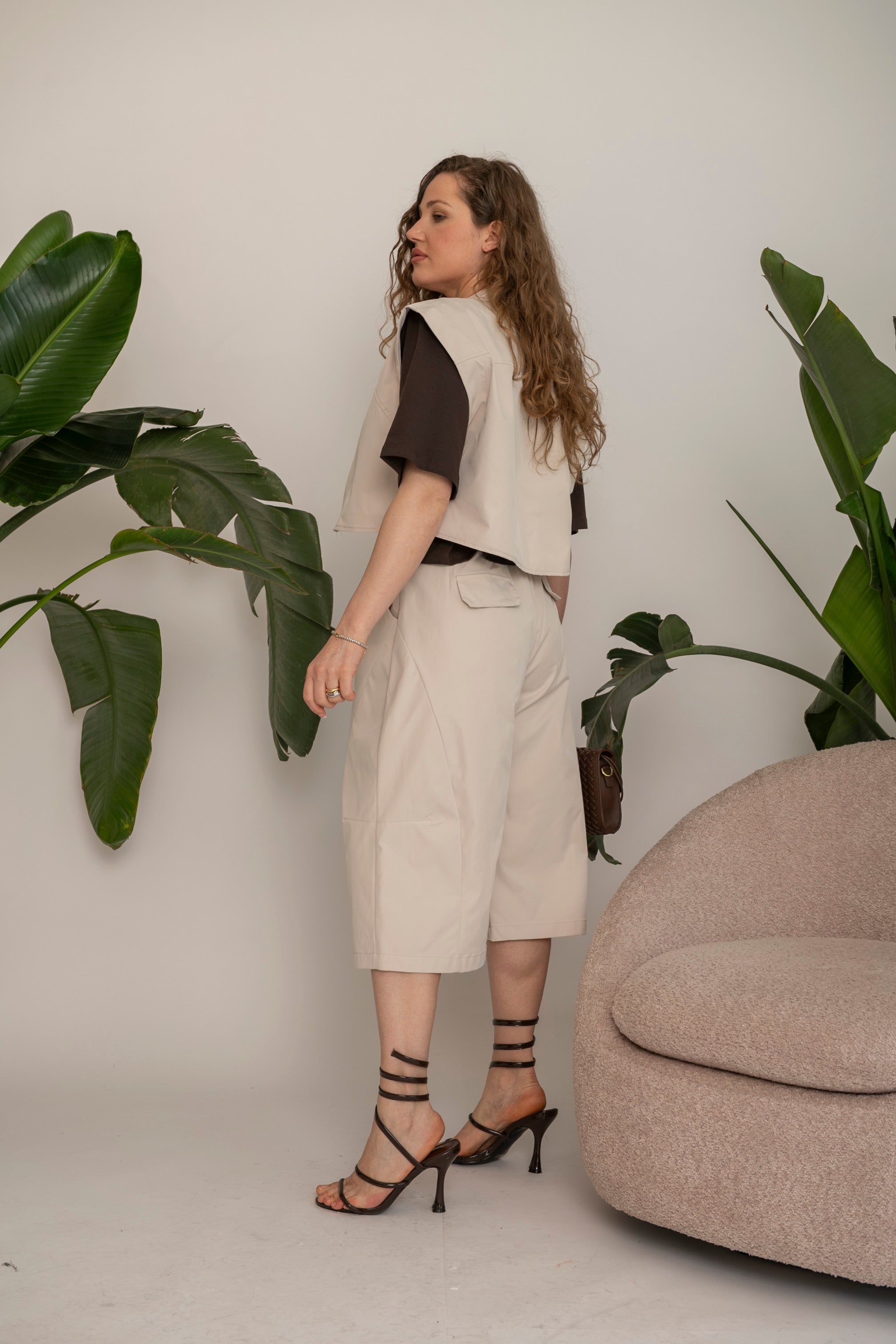 Cordset con gilet e bermuda