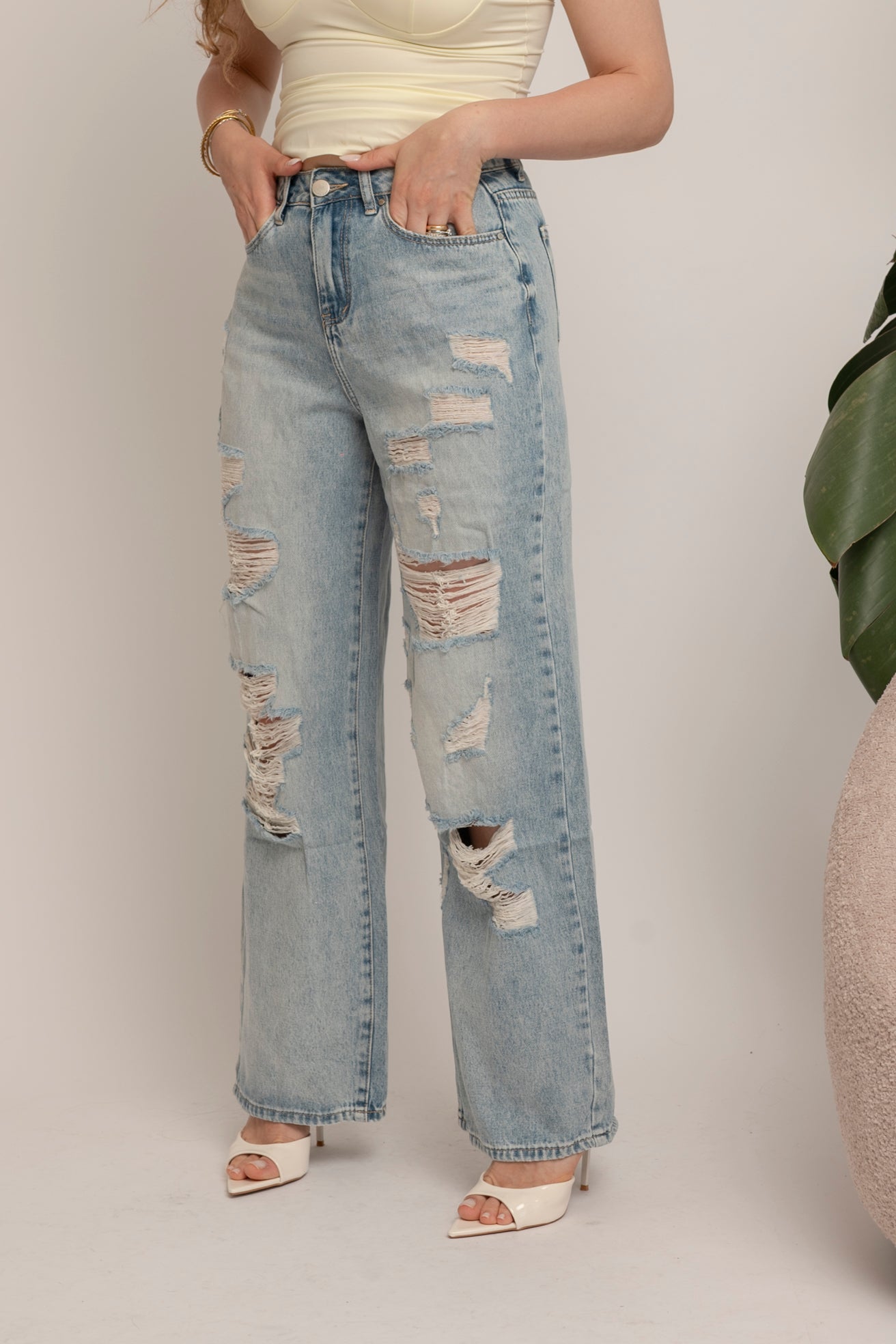Jeans wide leg con strappi