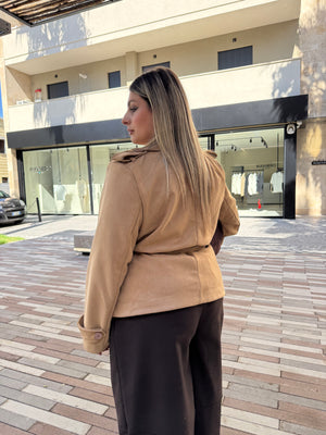 Trench in camoscio curvy
