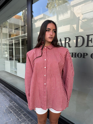 Camicia over a quadri red