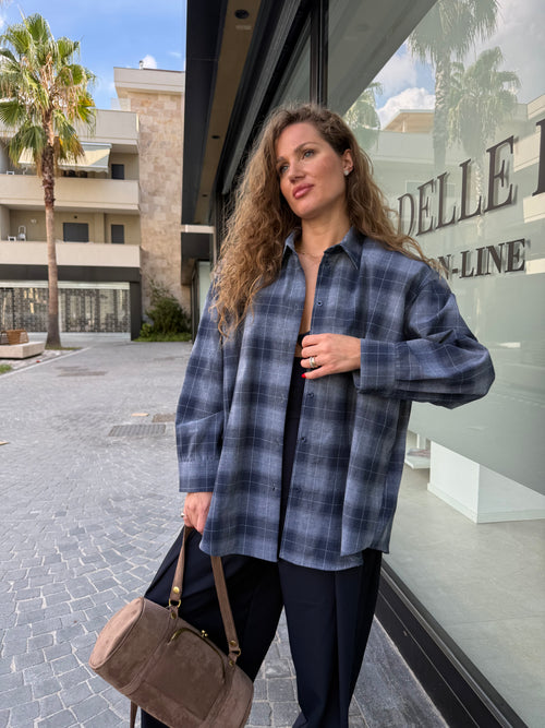 Camicia over a quadri