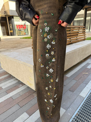 Jeans sfumato con fiori strass