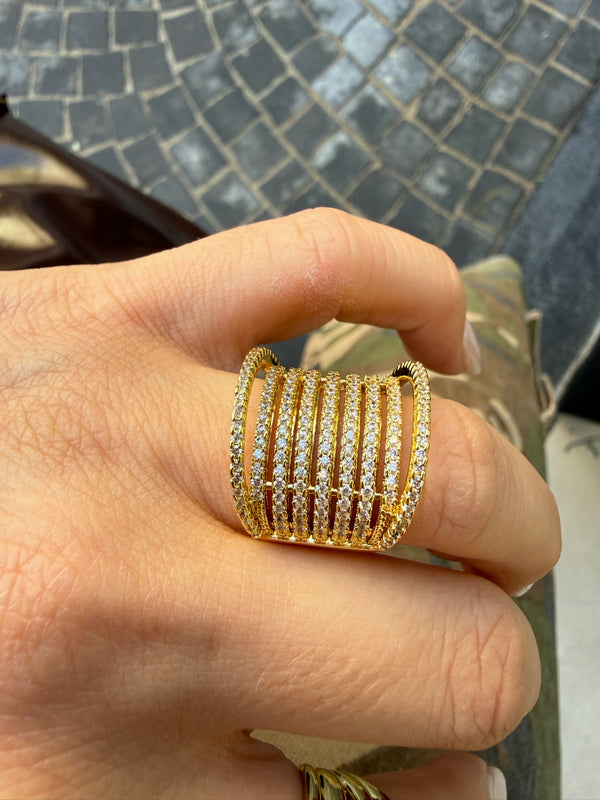 Anello a fascia con file di strass