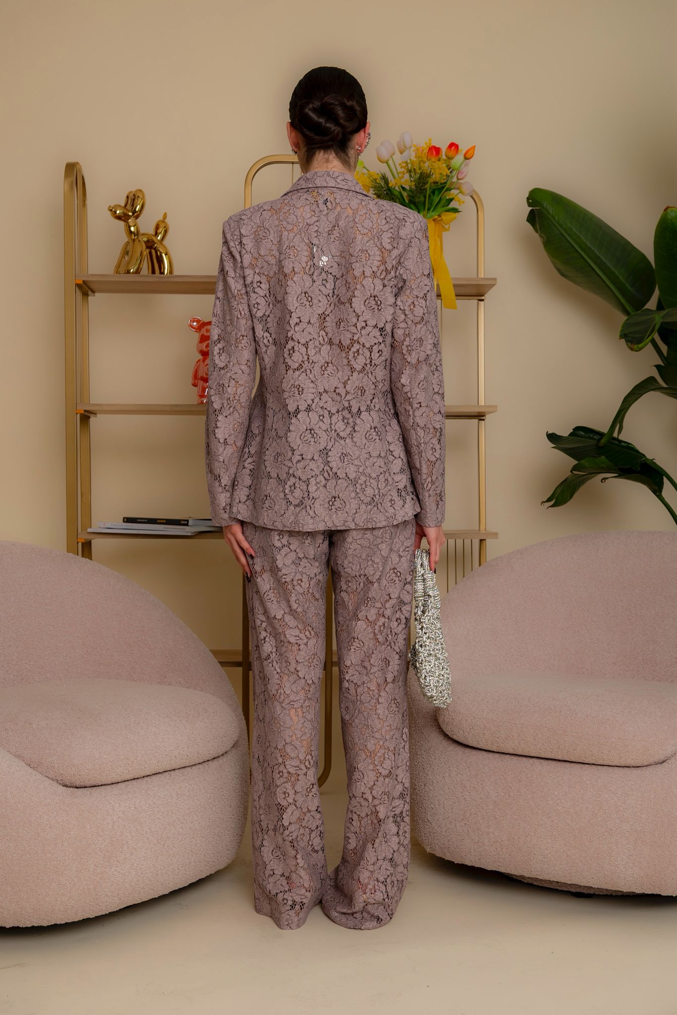 Tailleur in pizzo traforato
