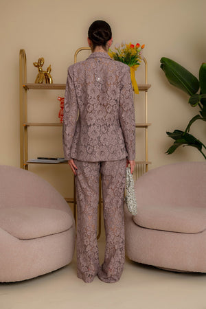 Tailleur in pizzo traforato