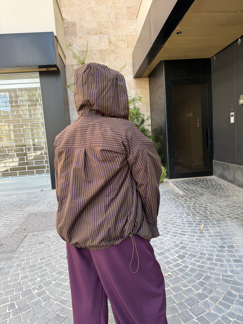 Camicia rigata con cappuccio