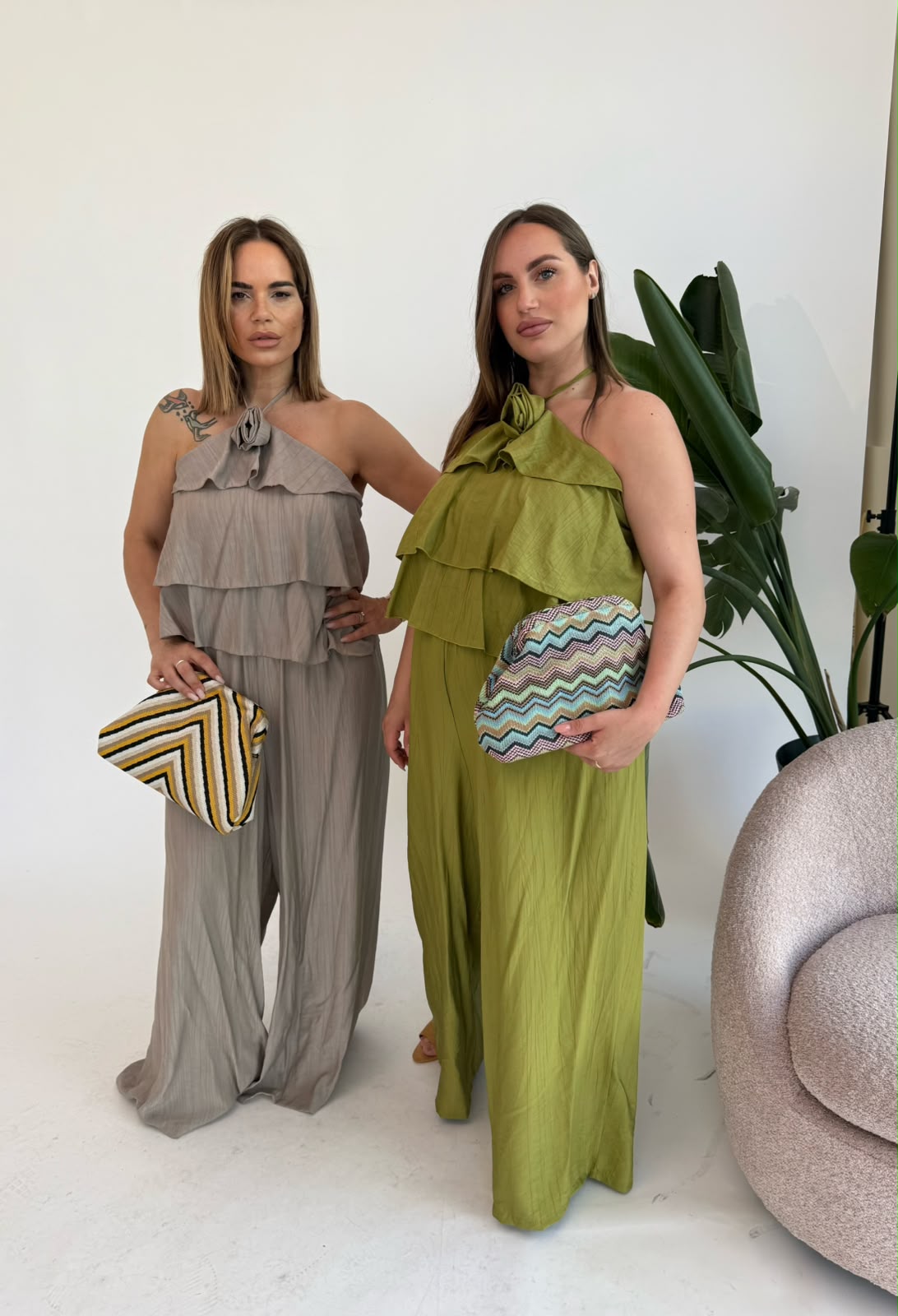 Tuta in lino con rosa curvy
