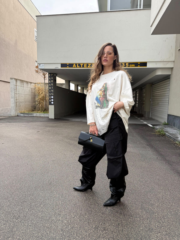 T-shirt Madonna con borchie e strass by Minimal Couture
