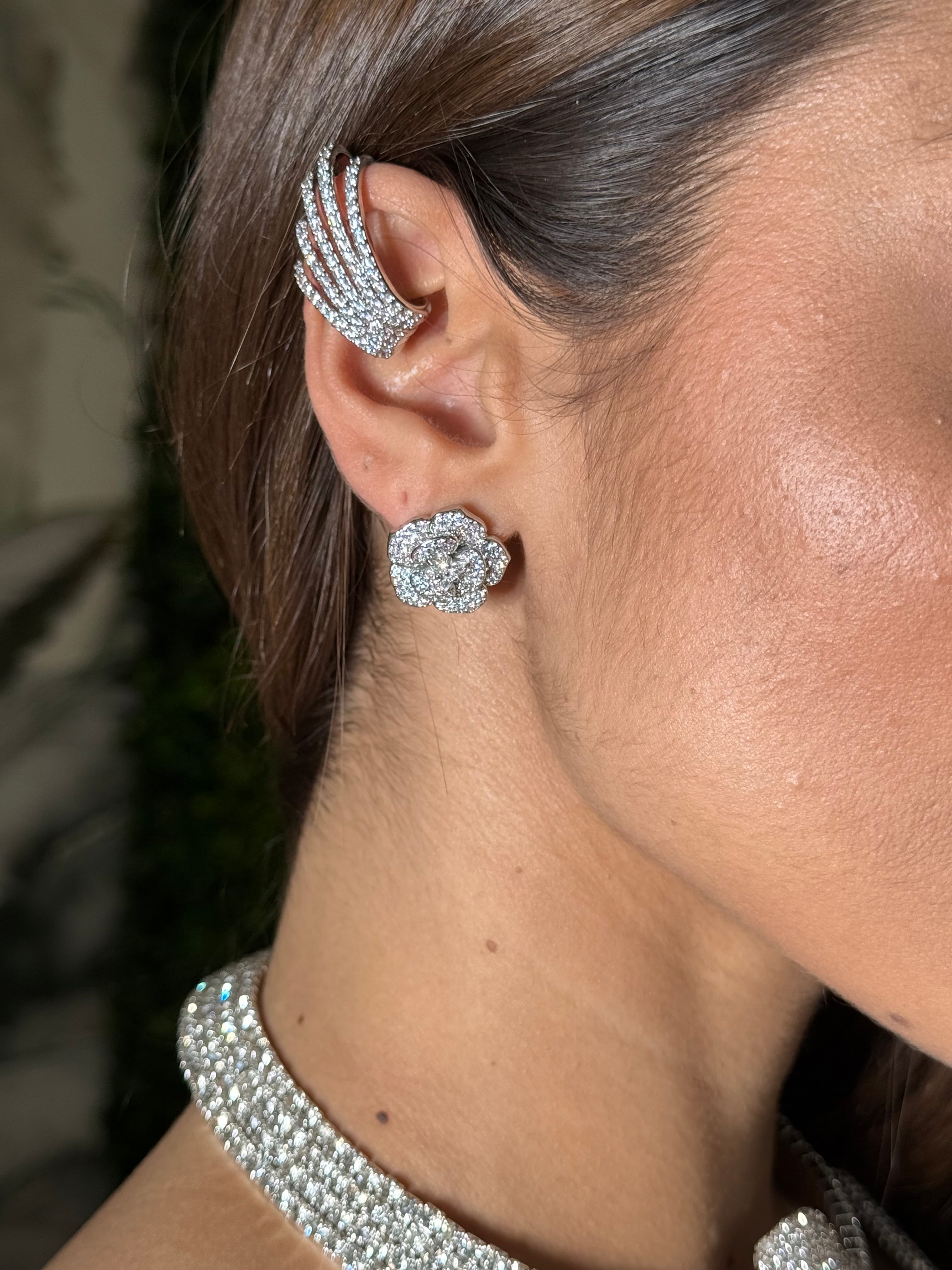 Orecchino fiore strass