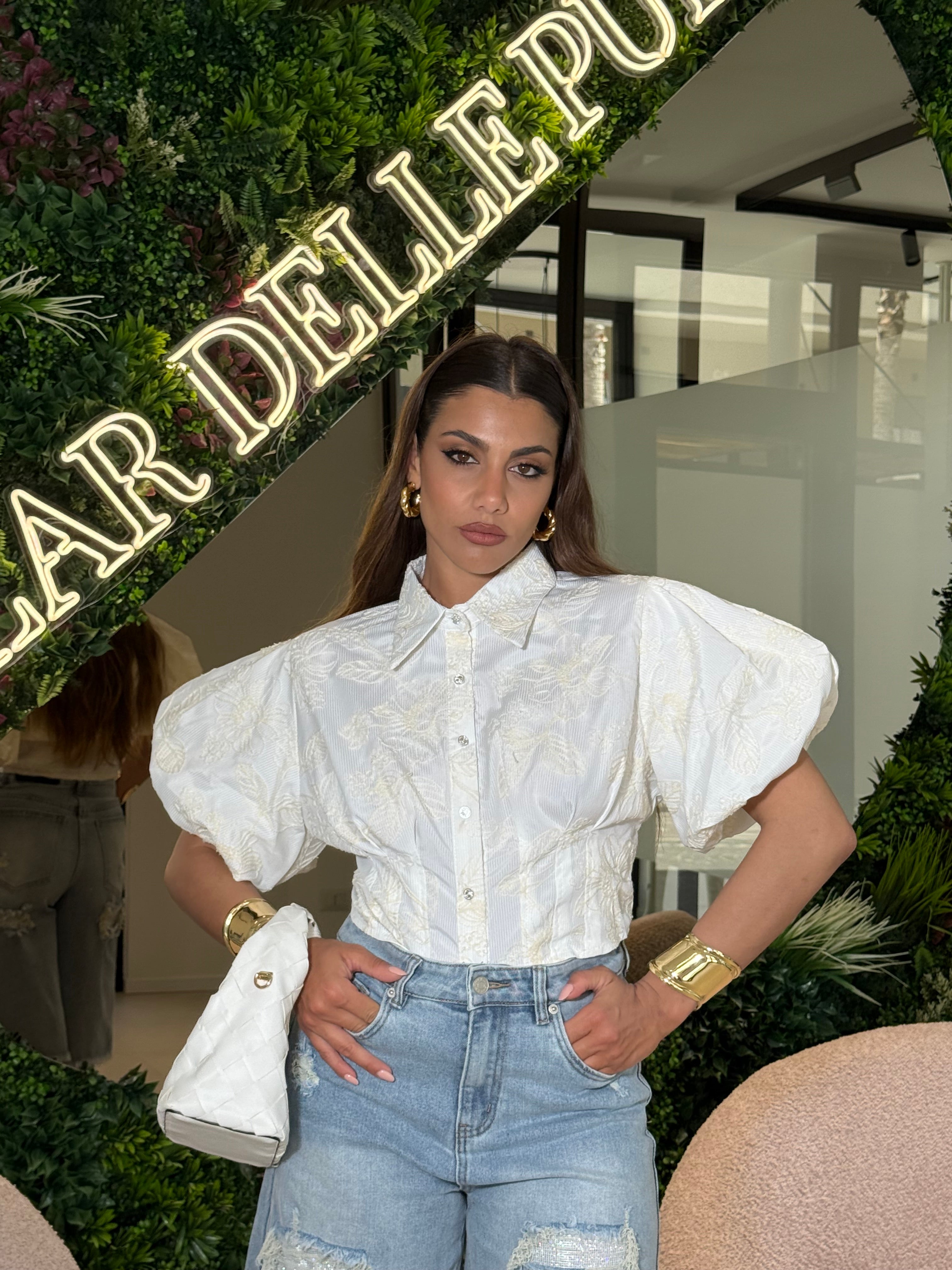 Camicia crop con ricami fiori