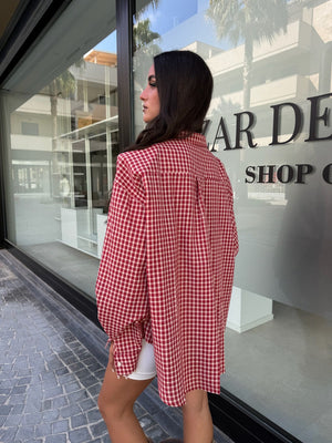 Camicia over a quadri red