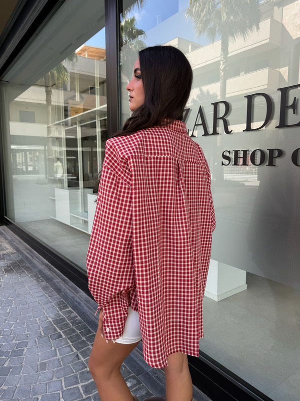 Camicia over a quadri red