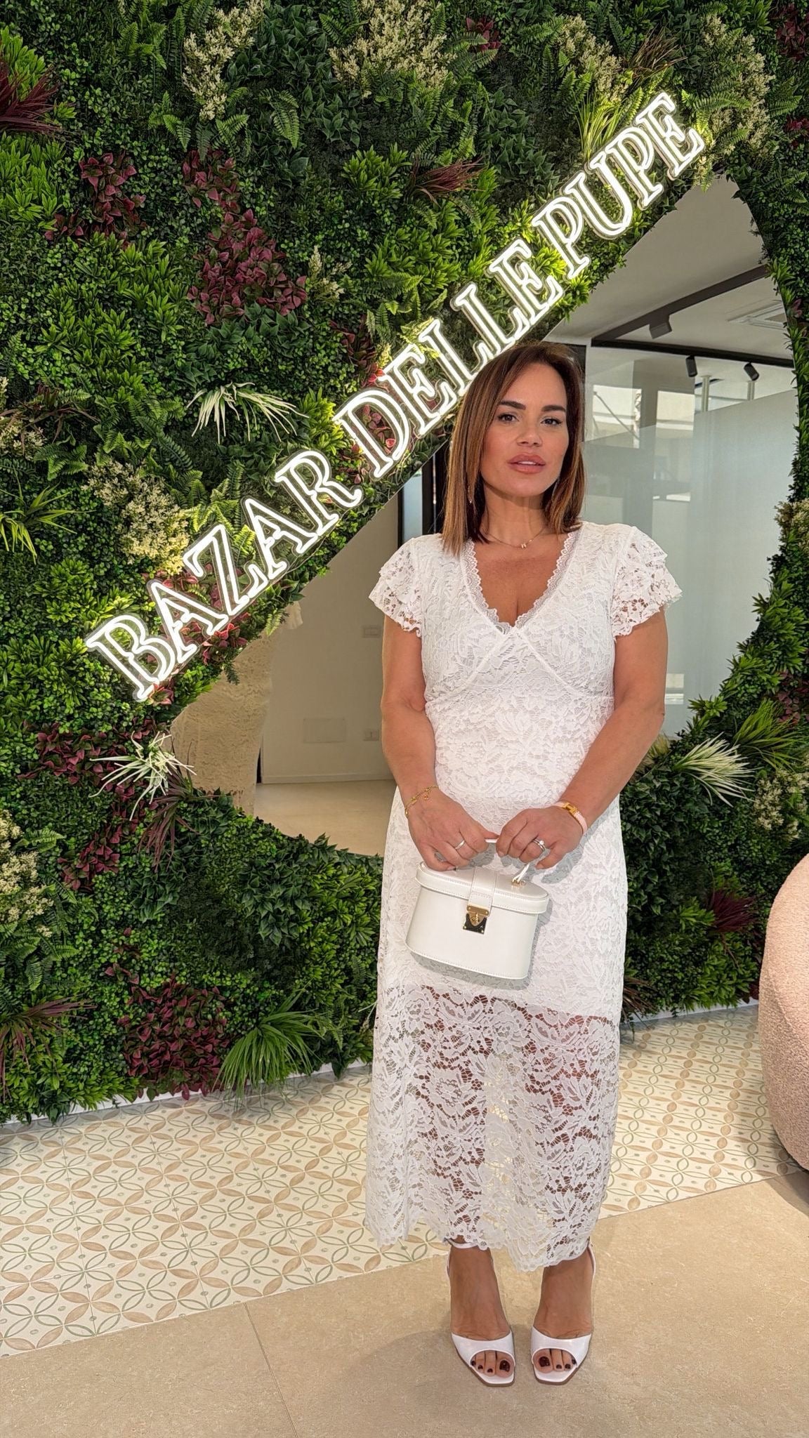 Abito pizzo scollo a V