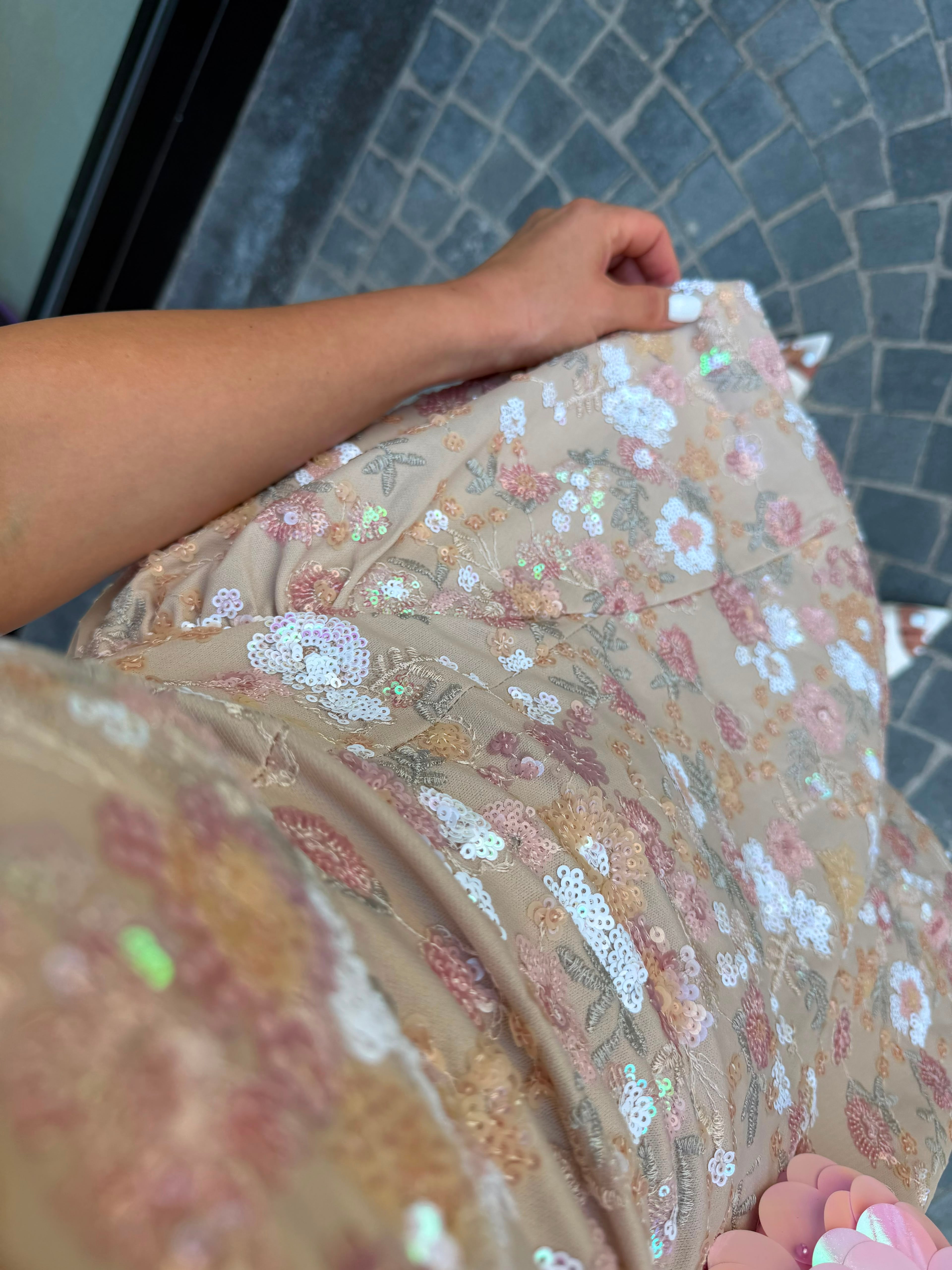 Abito mini con fiori paillettes