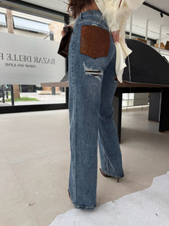 Jeans con tasca strass