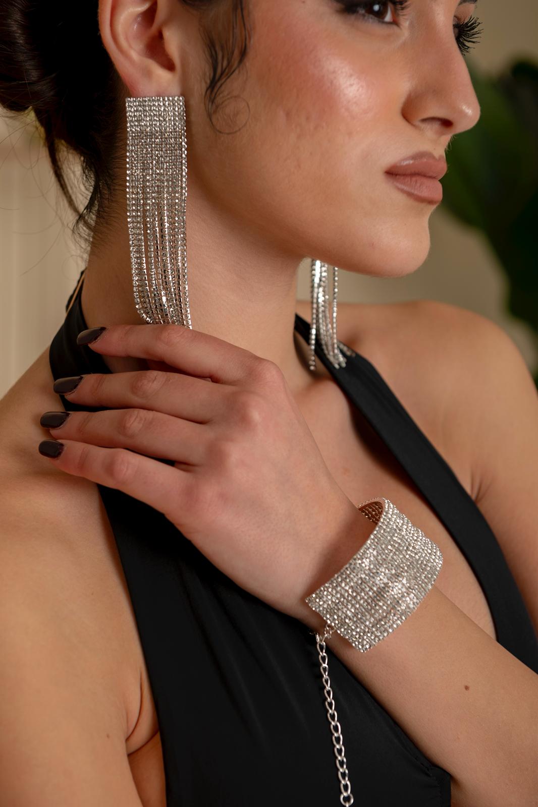 Orecchino quadrato fili strass