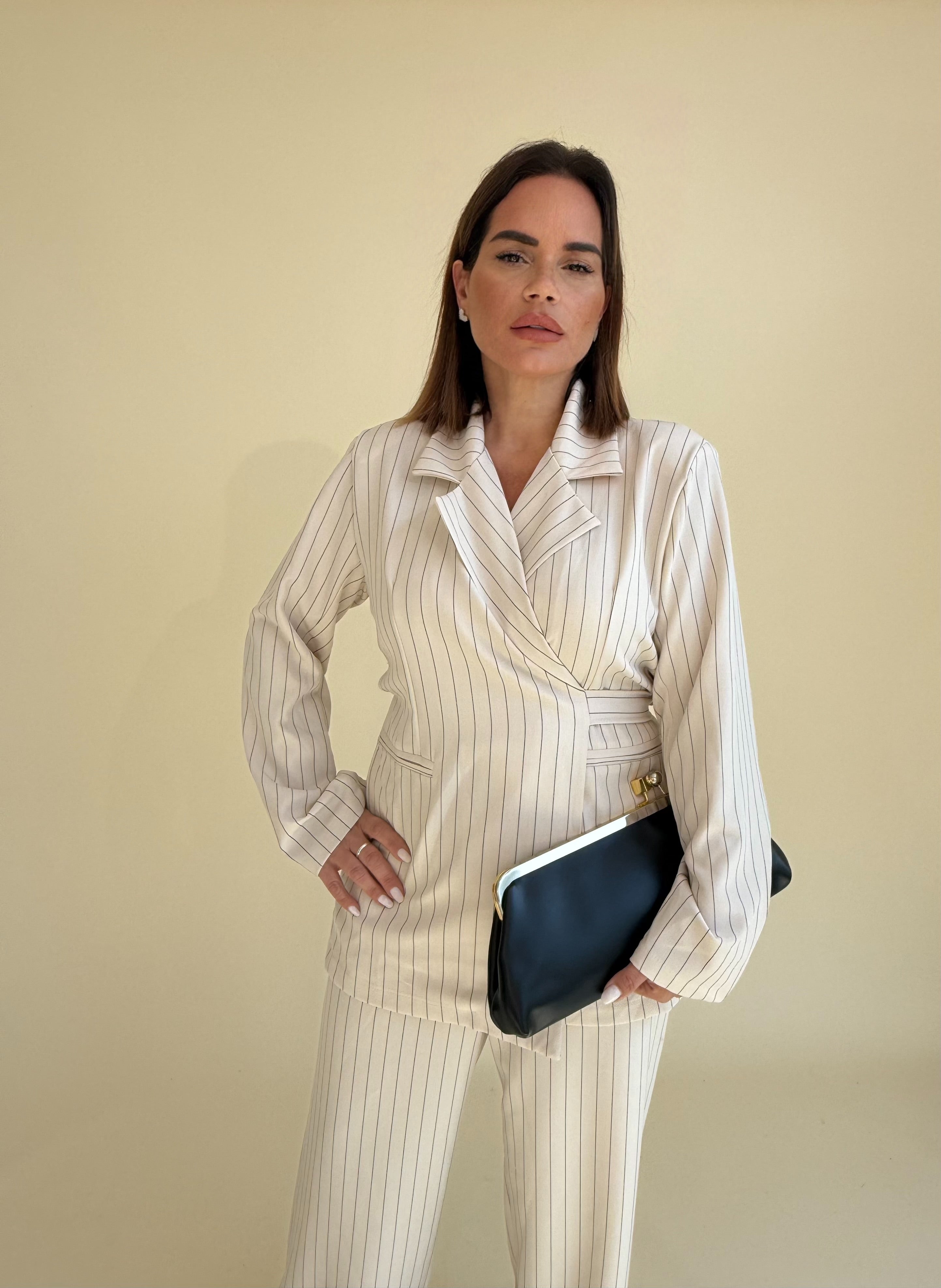 Tailleur gessato curvy