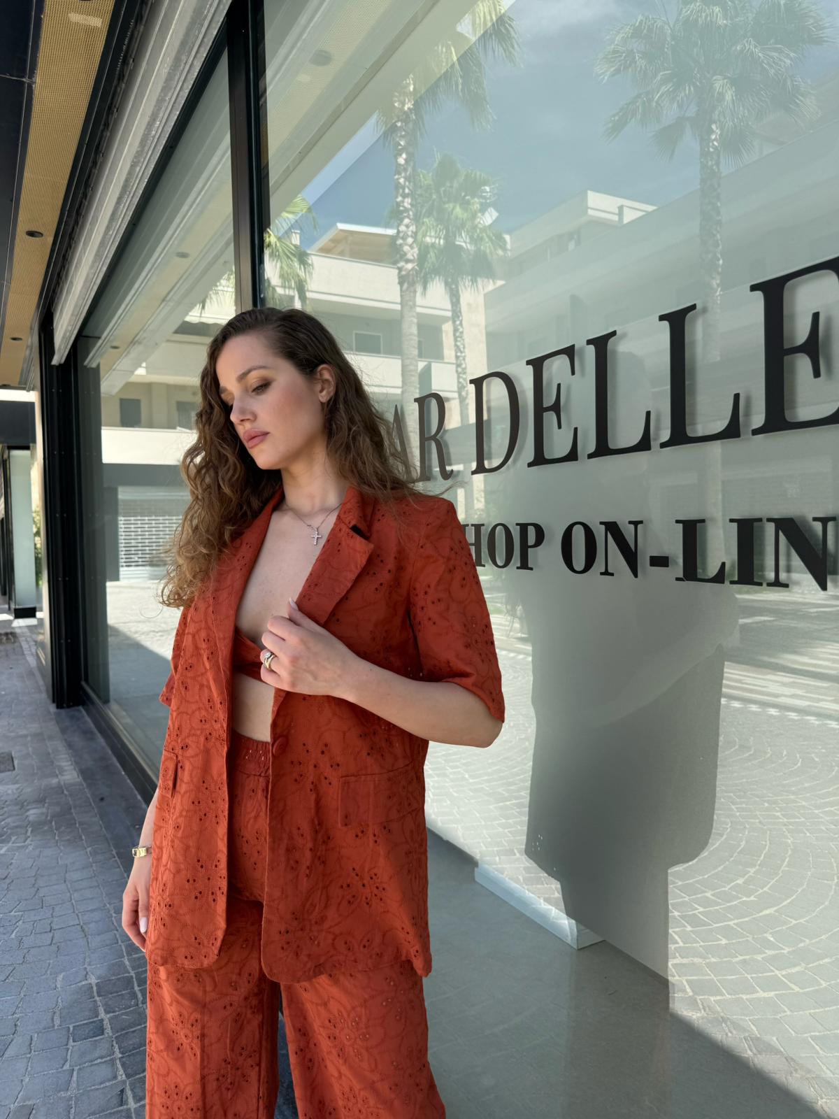 Cordset con bretelle in pizzo san gallo
