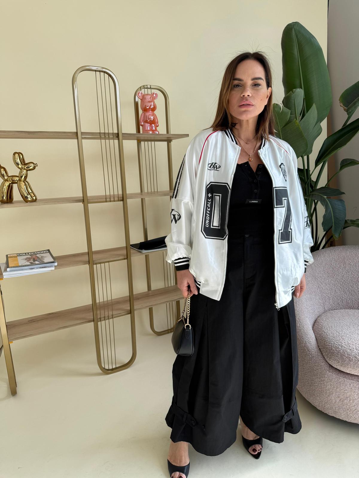 Pantalone morbido con fibbia alla caviglia