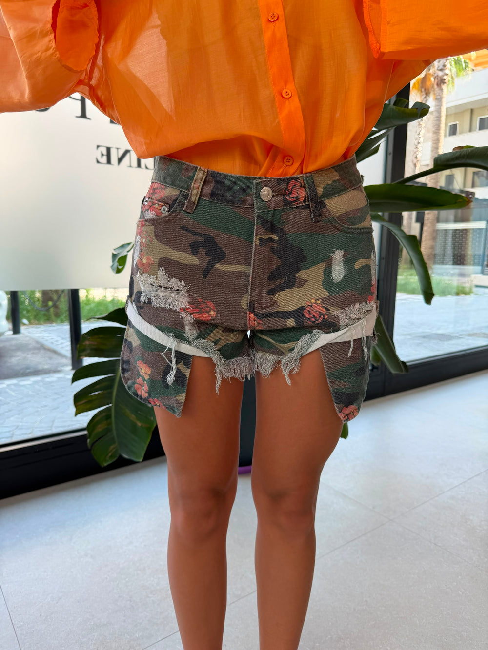 Pantaloncino sfrangiata mimetico