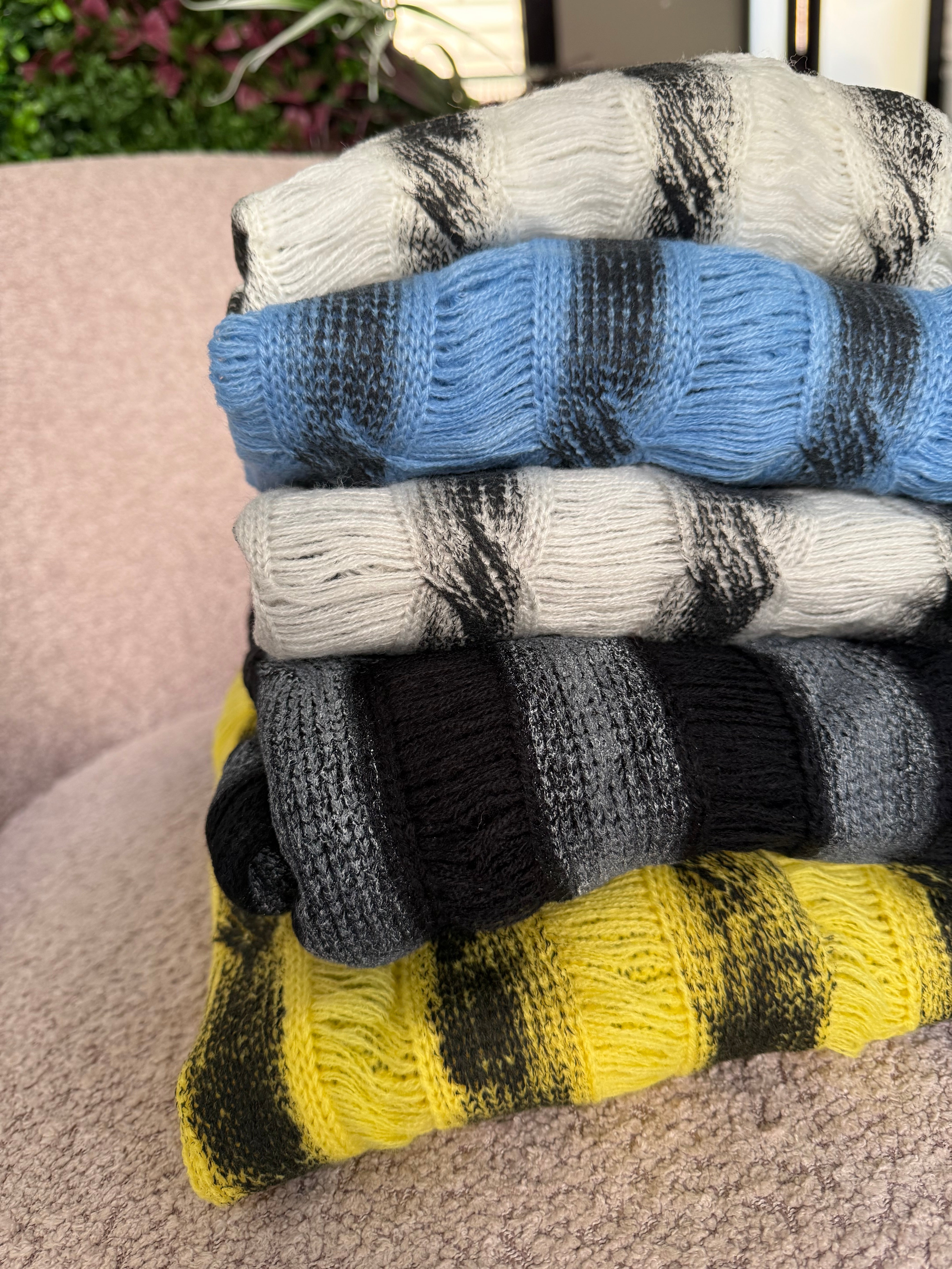 Pull strappi a righe