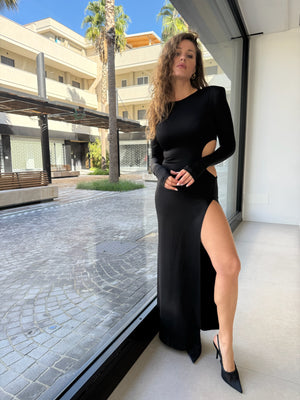 Abito lungo nero cut-out con spacco alto