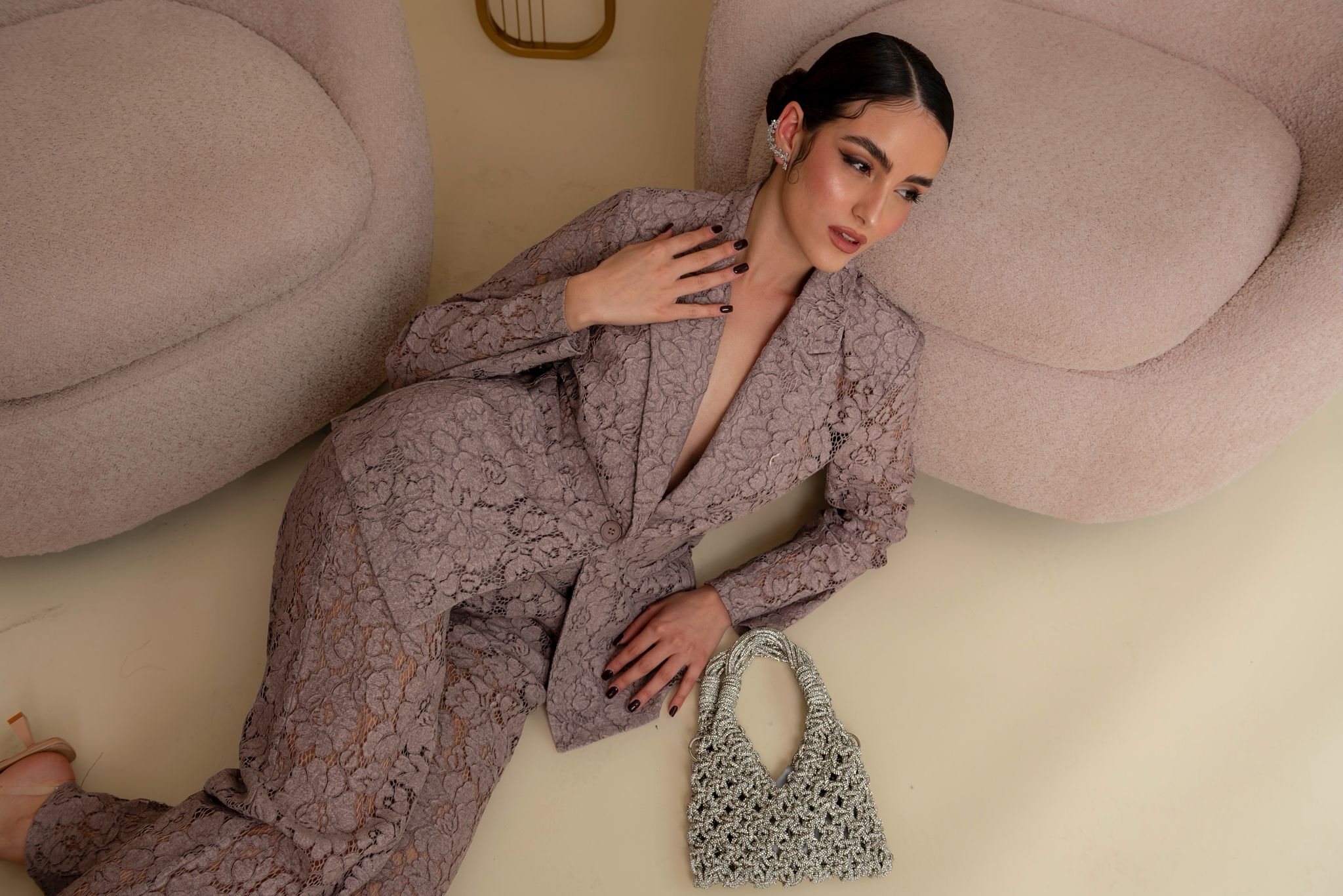 Tailleur in pizzo traforato
