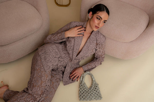 Tailleur in pizzo traforato