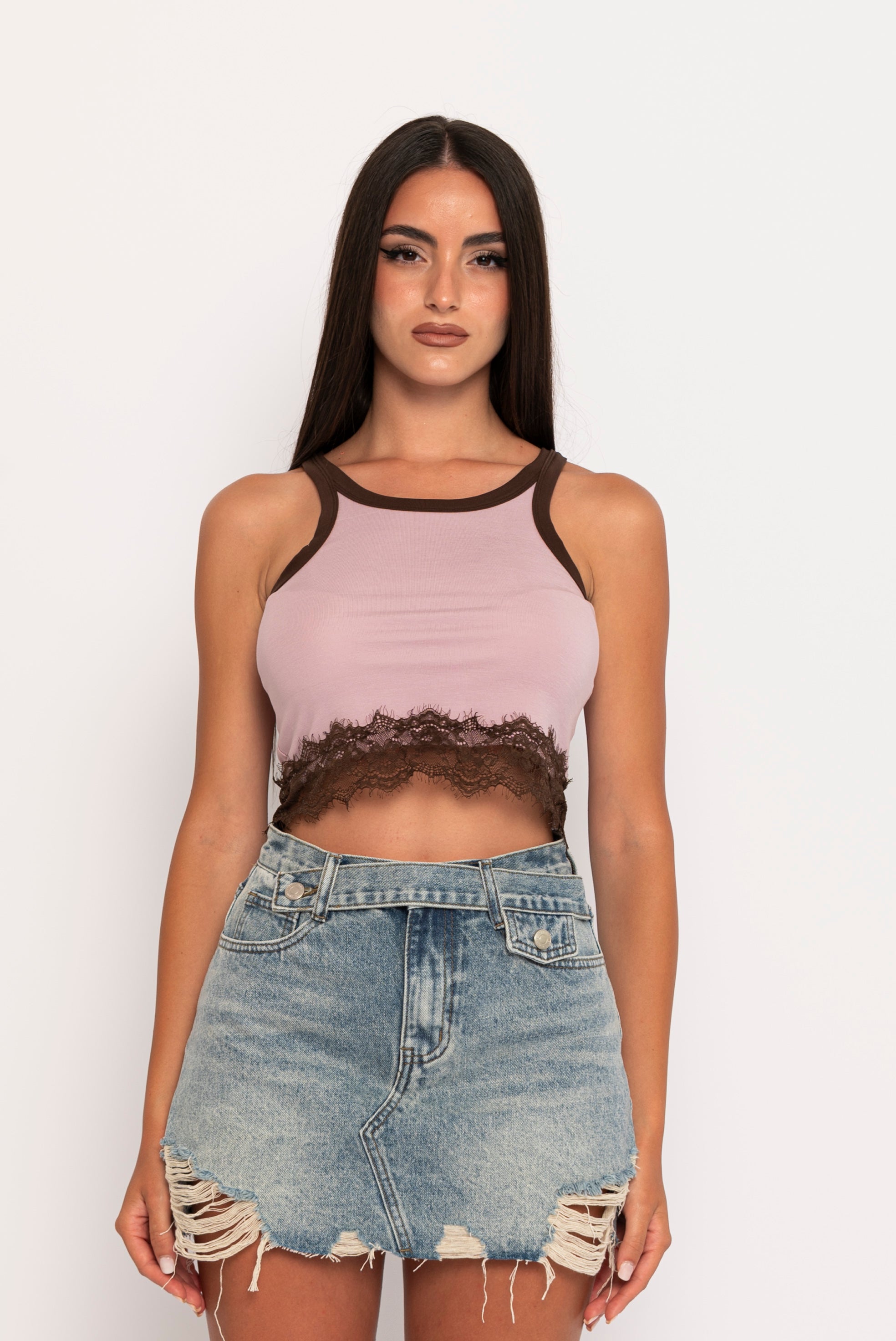 Top crop con dettagli in pizzo