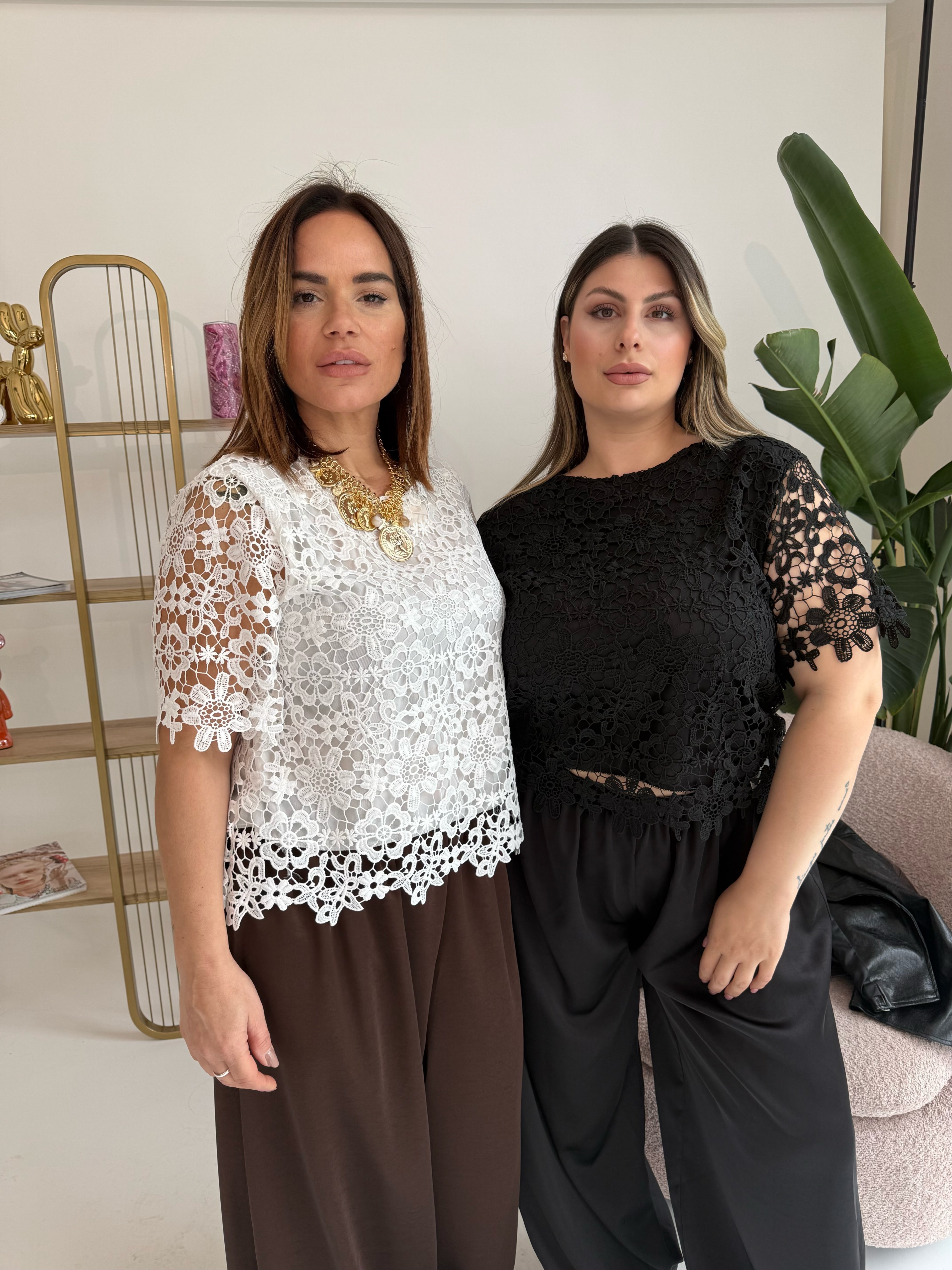 Maglia con fiori in merletto curvy