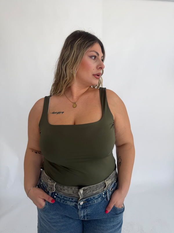 Top scollo quadrato curvy