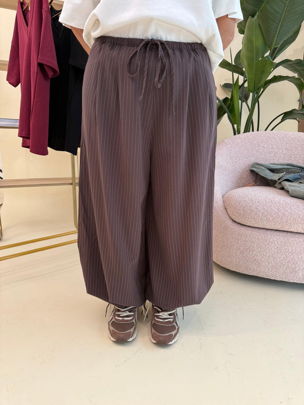 Pantalone gessato con elastico